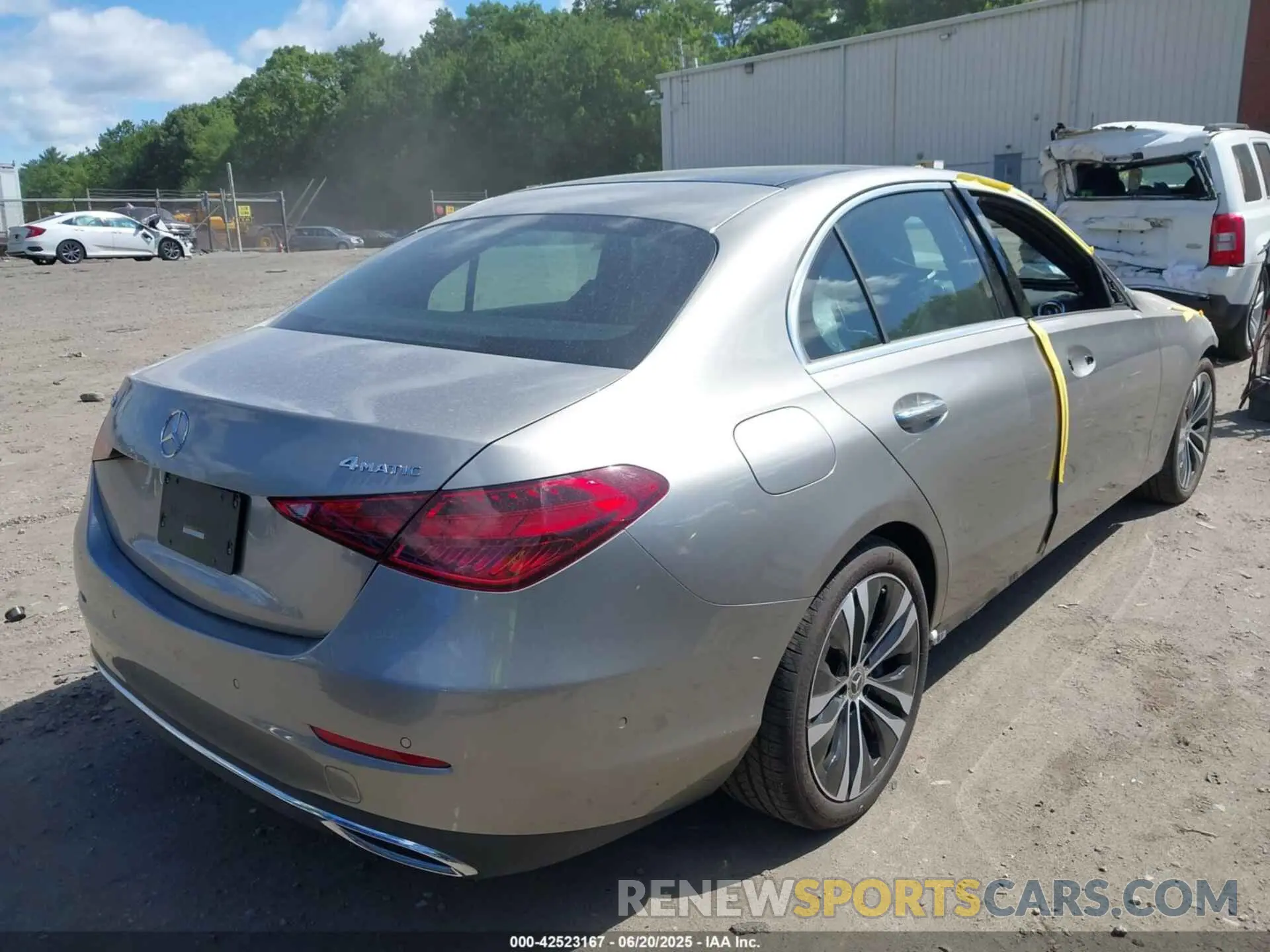 4 Photograph of a damaged car W1KAF4HB2NR062167 MERCEDES-BENZ C 300 2022