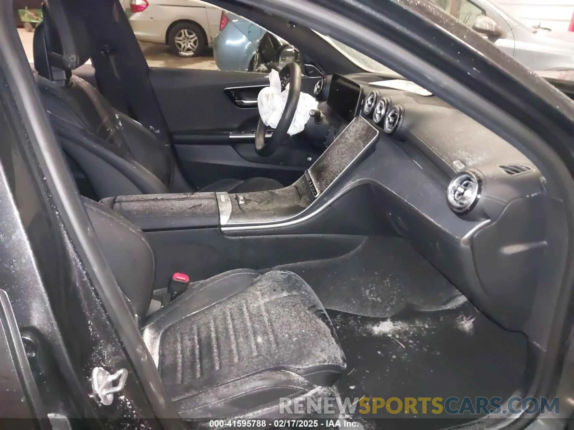 5 Photograph of a damaged car W1KAF4HB5NR013111 MERCEDES-BENZ C 300 2022