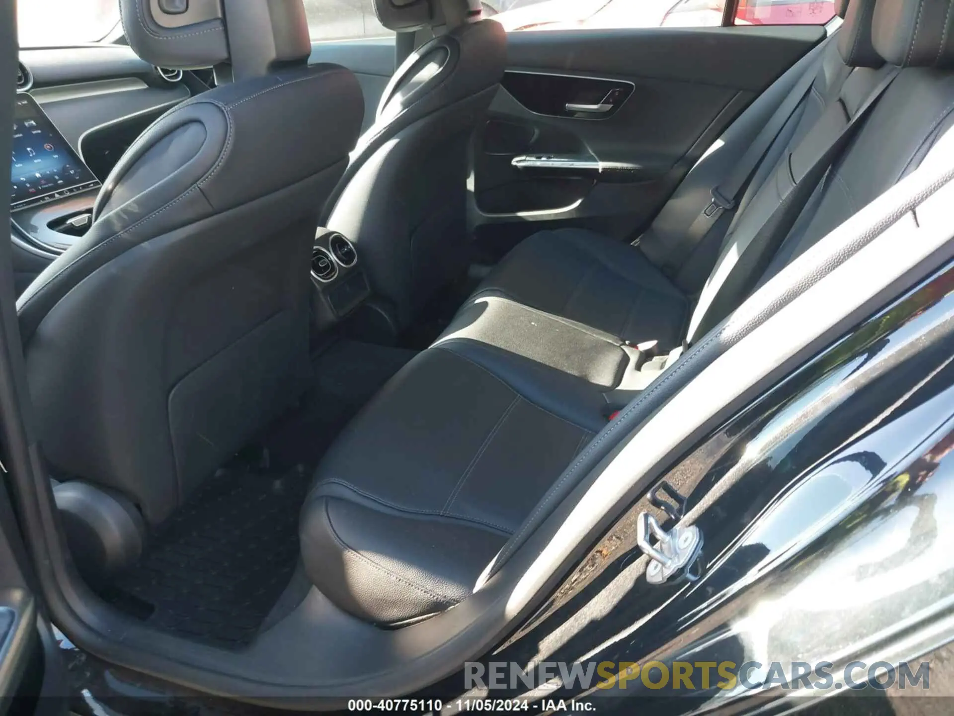8 Photograph of a damaged car W1KAF4HB6NR064018 MERCEDES-BENZ C 300 2022