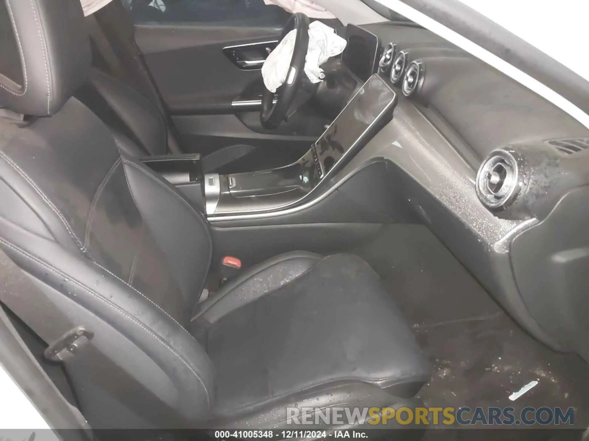 5 Photograph of a damaged car W1KAF4HB8NR061119 MERCEDES-BENZ C 300 2022