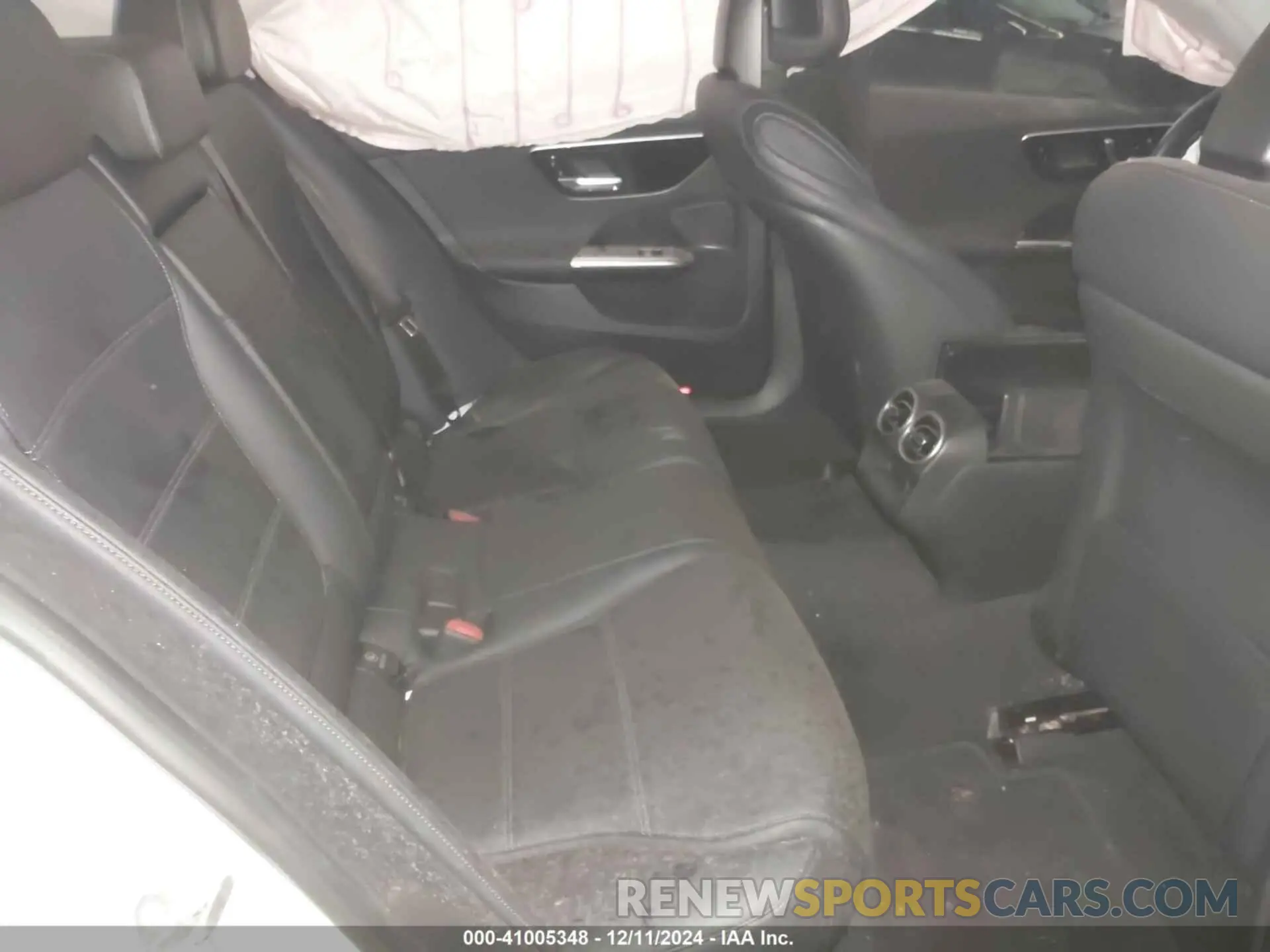 8 Photograph of a damaged car W1KAF4HB8NR061119 MERCEDES-BENZ C 300 2022
