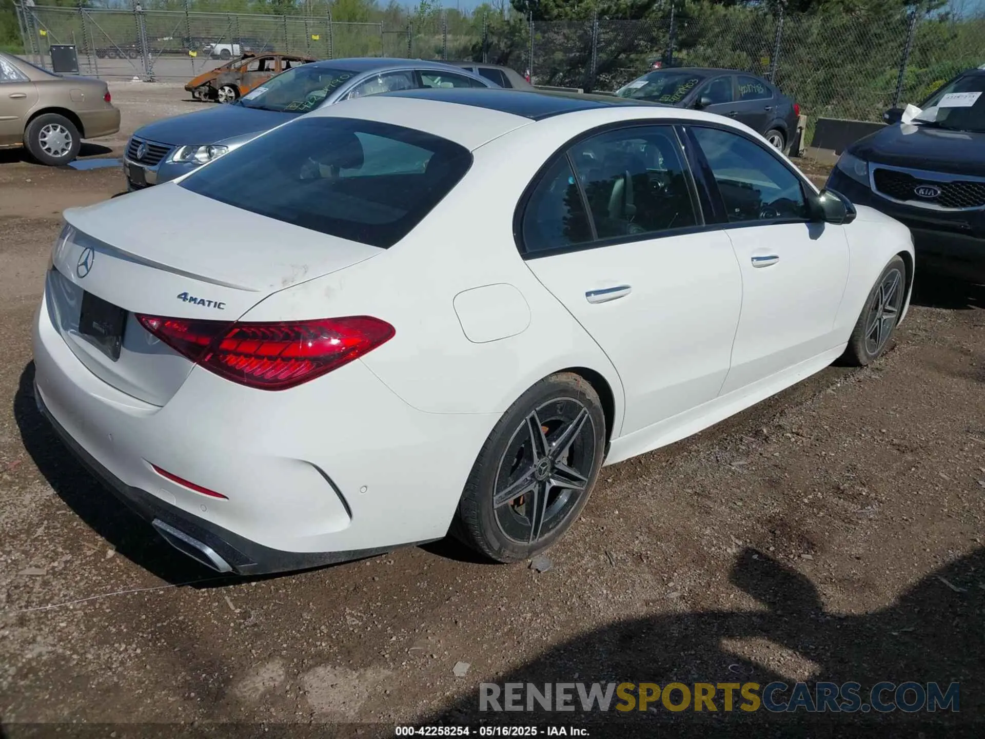 4 Photograph of a damaged car W1KAF4HBXNR049392 MERCEDES-BENZ C 300 2022