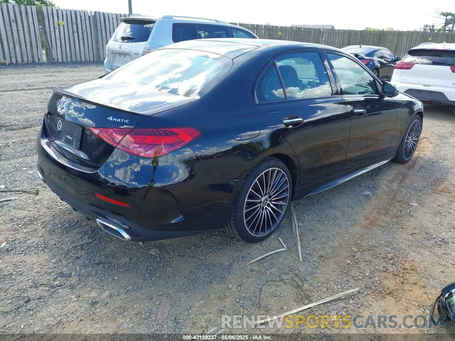 4 Photograph of a damaged car W1KAF4HBXNR066080 MERCEDES-BENZ C 300 2022