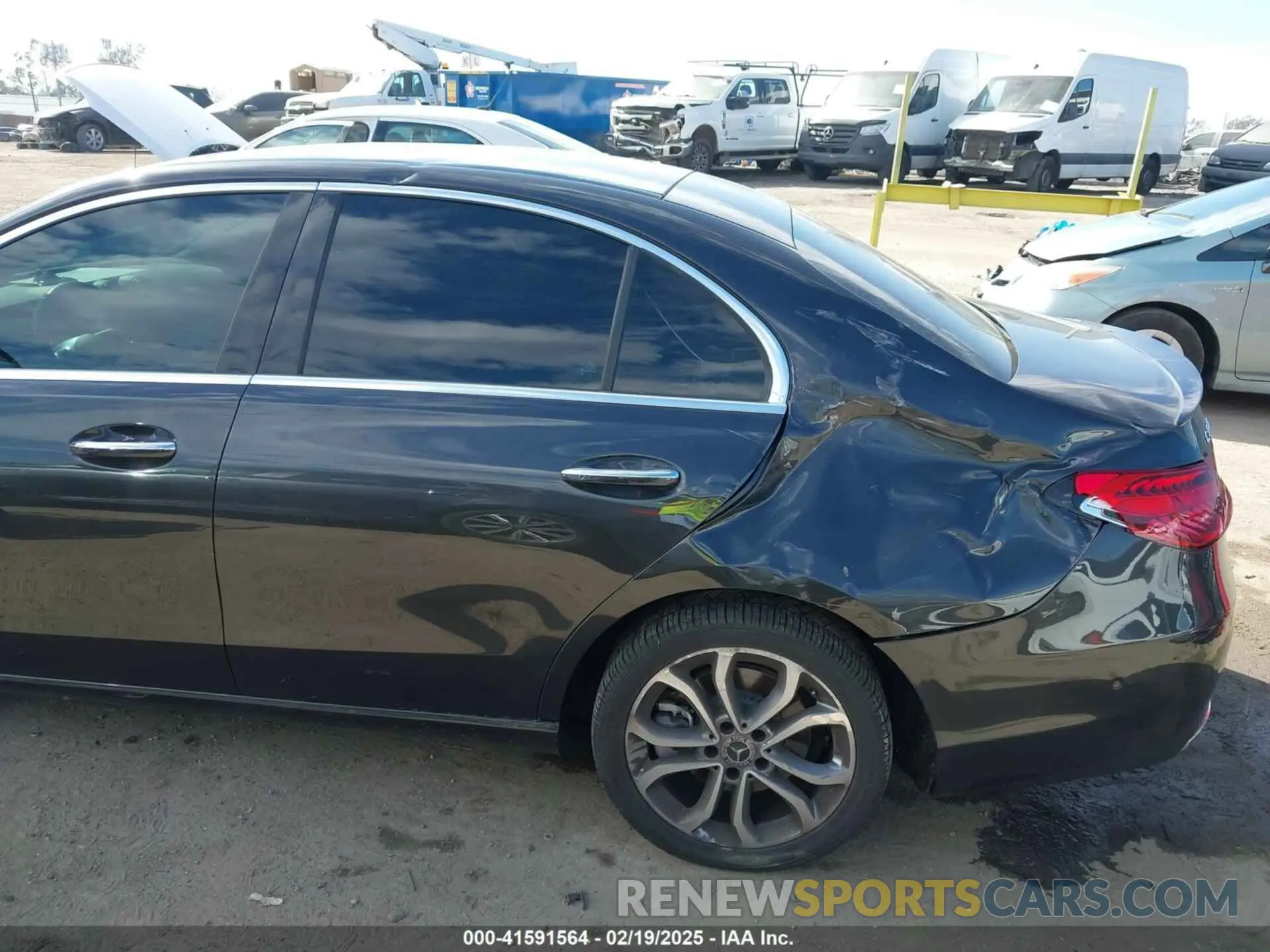6 Photograph of a damaged car W1KAF4GB0PR115775 MERCEDES-BENZ C 300 2023