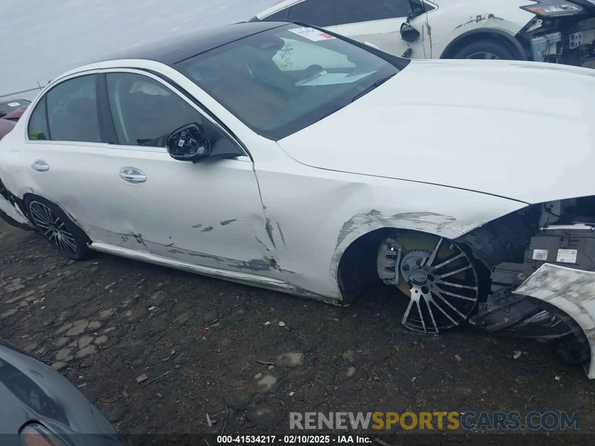 6 Photograph of a damaged car W1KAF4GB1PR093107 MERCEDES-BENZ C 300 2023