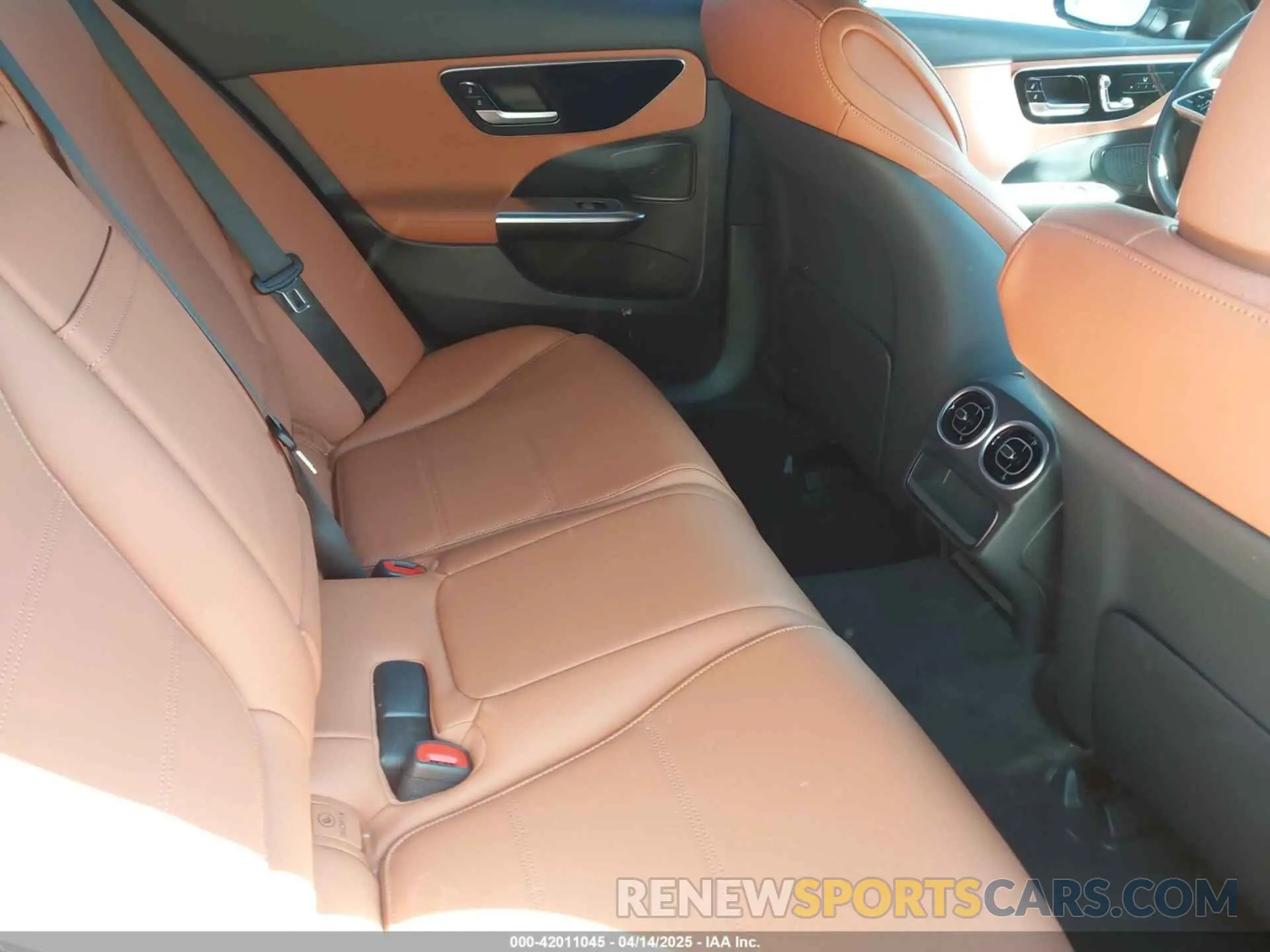 8 Photograph of a damaged car W1KAF4GB3PR134336 MERCEDES-BENZ C 300 2023