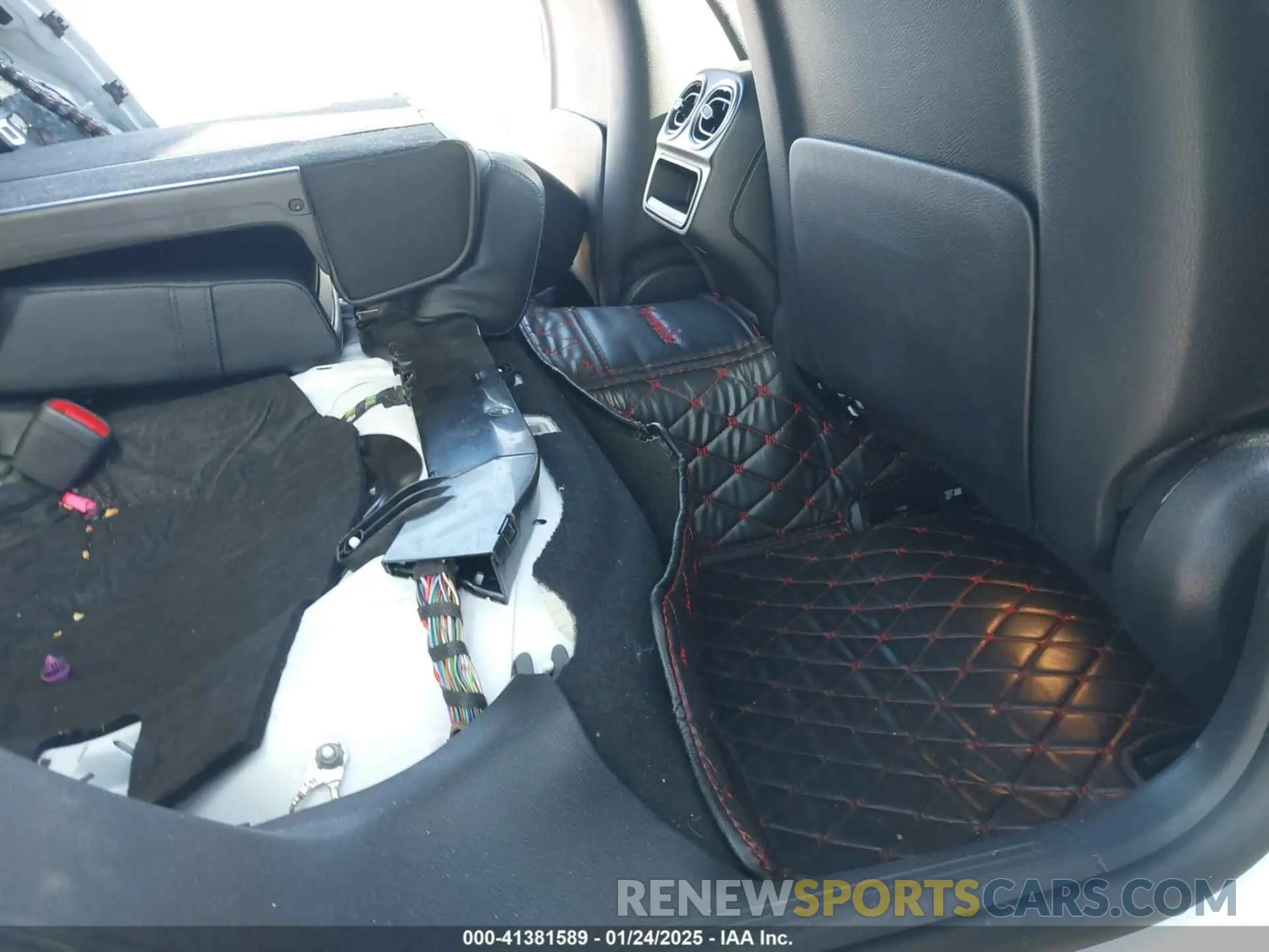 8 Photograph of a damaged car W1KAF4GB4PR108957 MERCEDES-BENZ C 300 2023