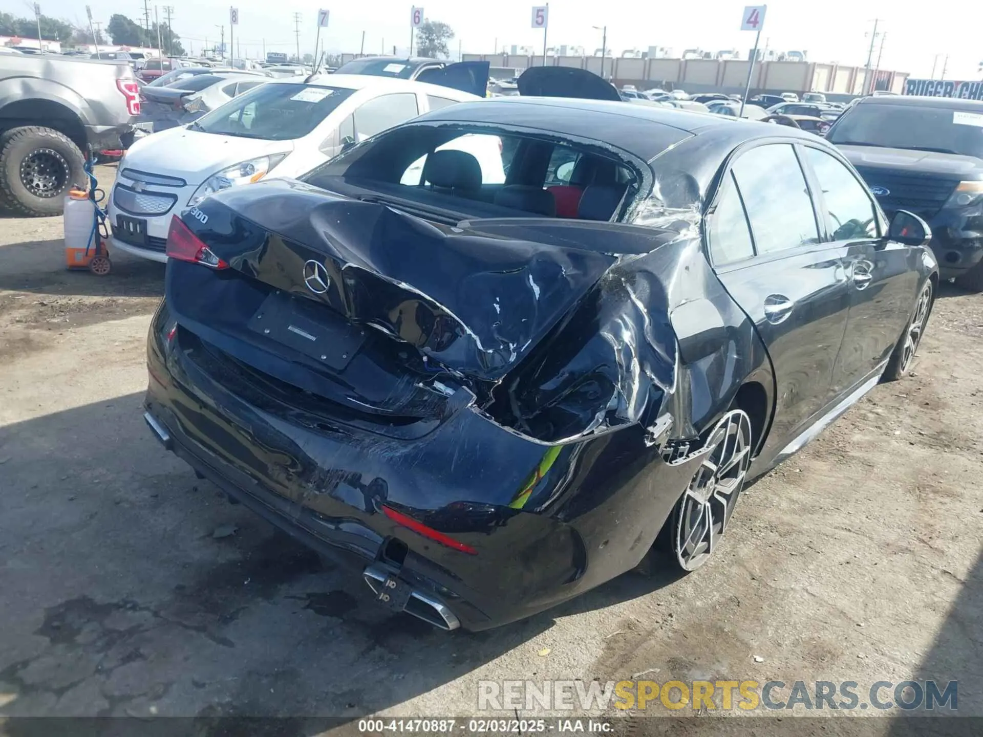 4 Photograph of a damaged car W1KAF4GB5PR081820 MERCEDES-BENZ C 300 2023