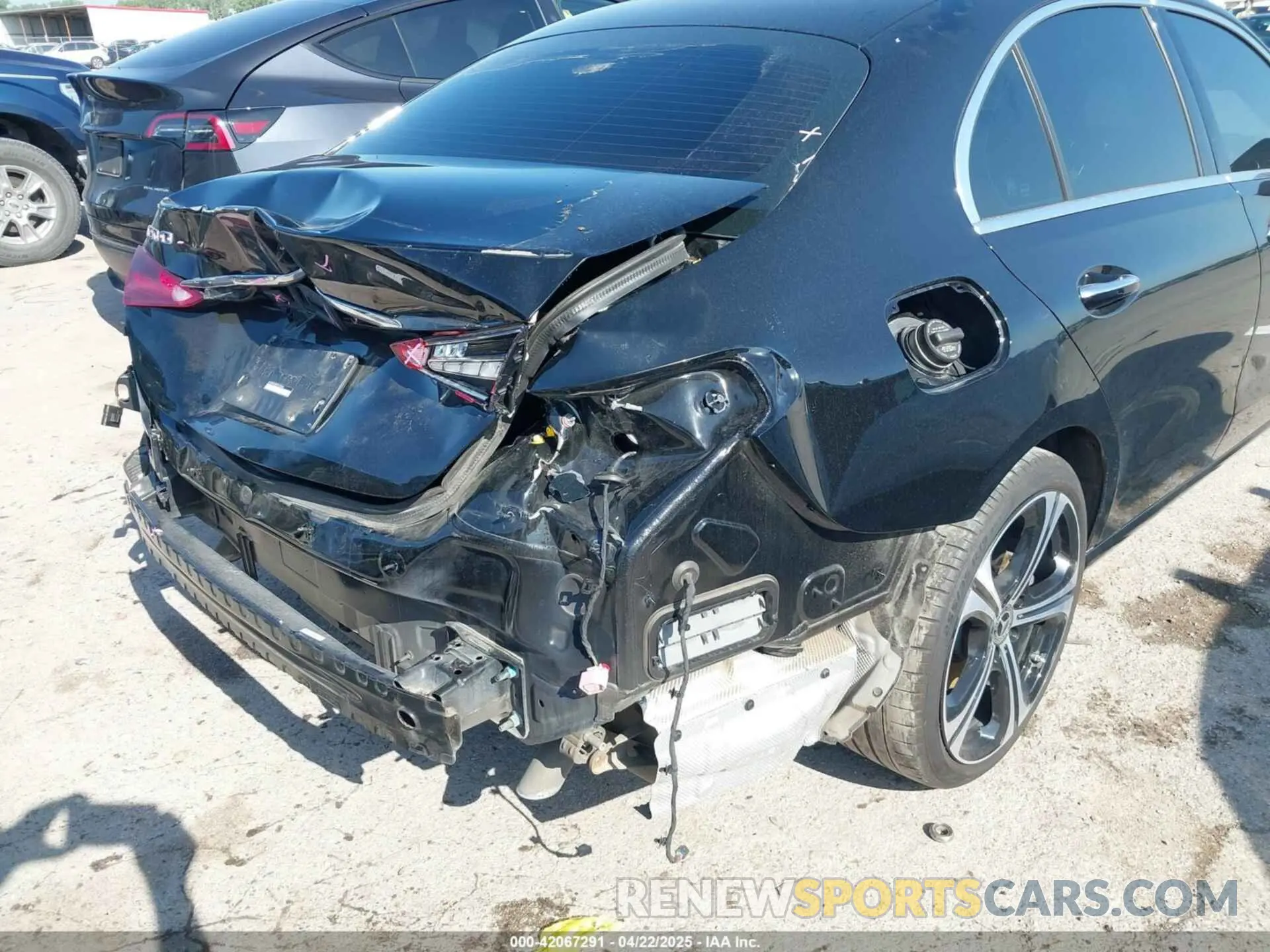 17 Photograph of a damaged car W1KAF4GB5PR139666 MERCEDES-BENZ C 300 2023