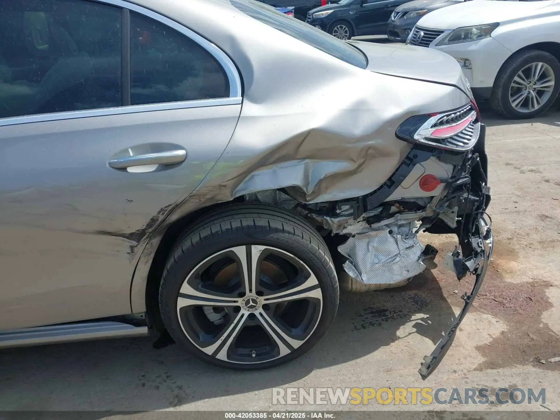 6 Photograph of a damaged car W1KAF4GB6PR150935 MERCEDES-BENZ C 300 2023