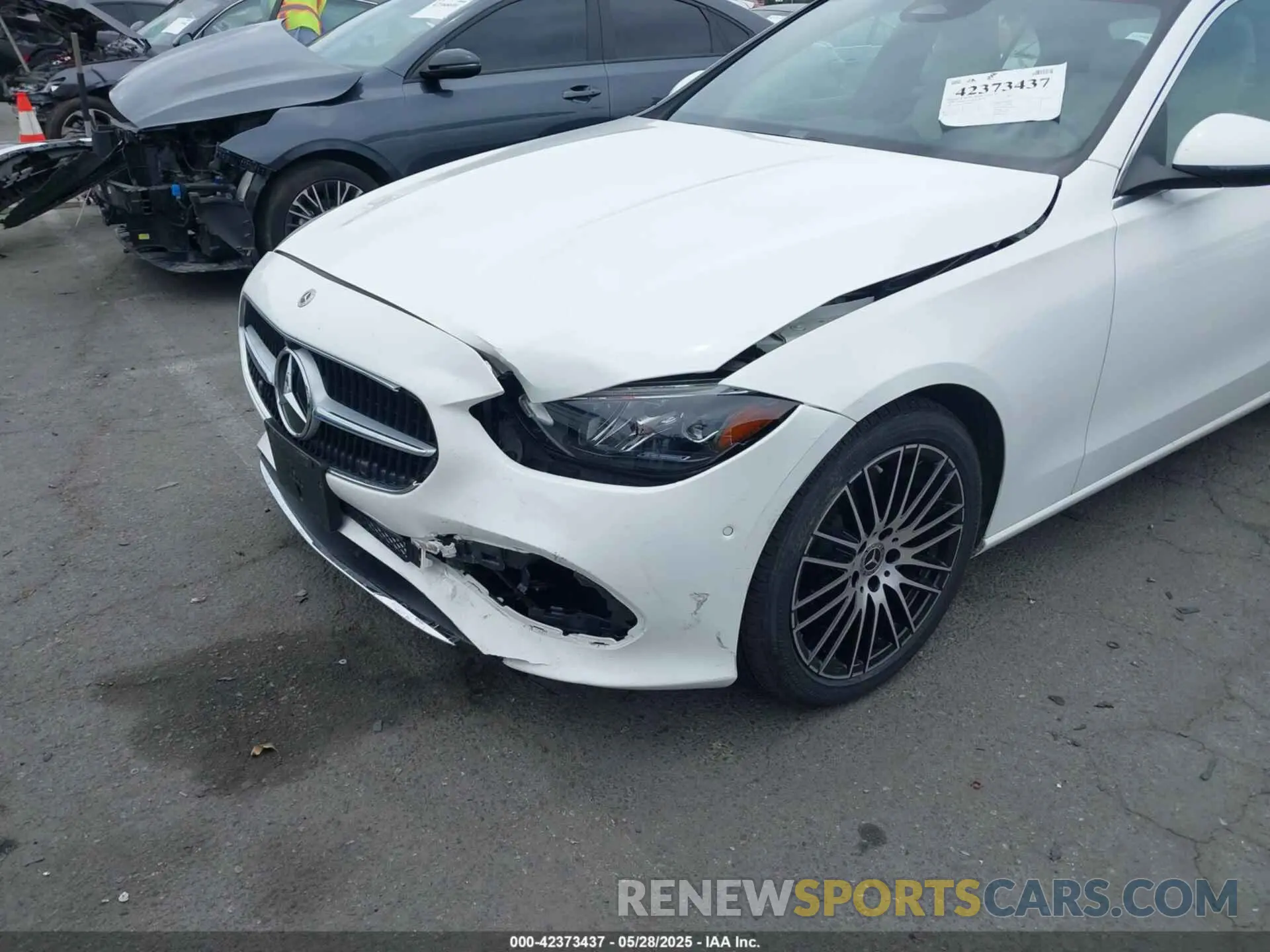 6 Photograph of a damaged car W1KAF4GB7PR092981 MERCEDES-BENZ C 300 2023