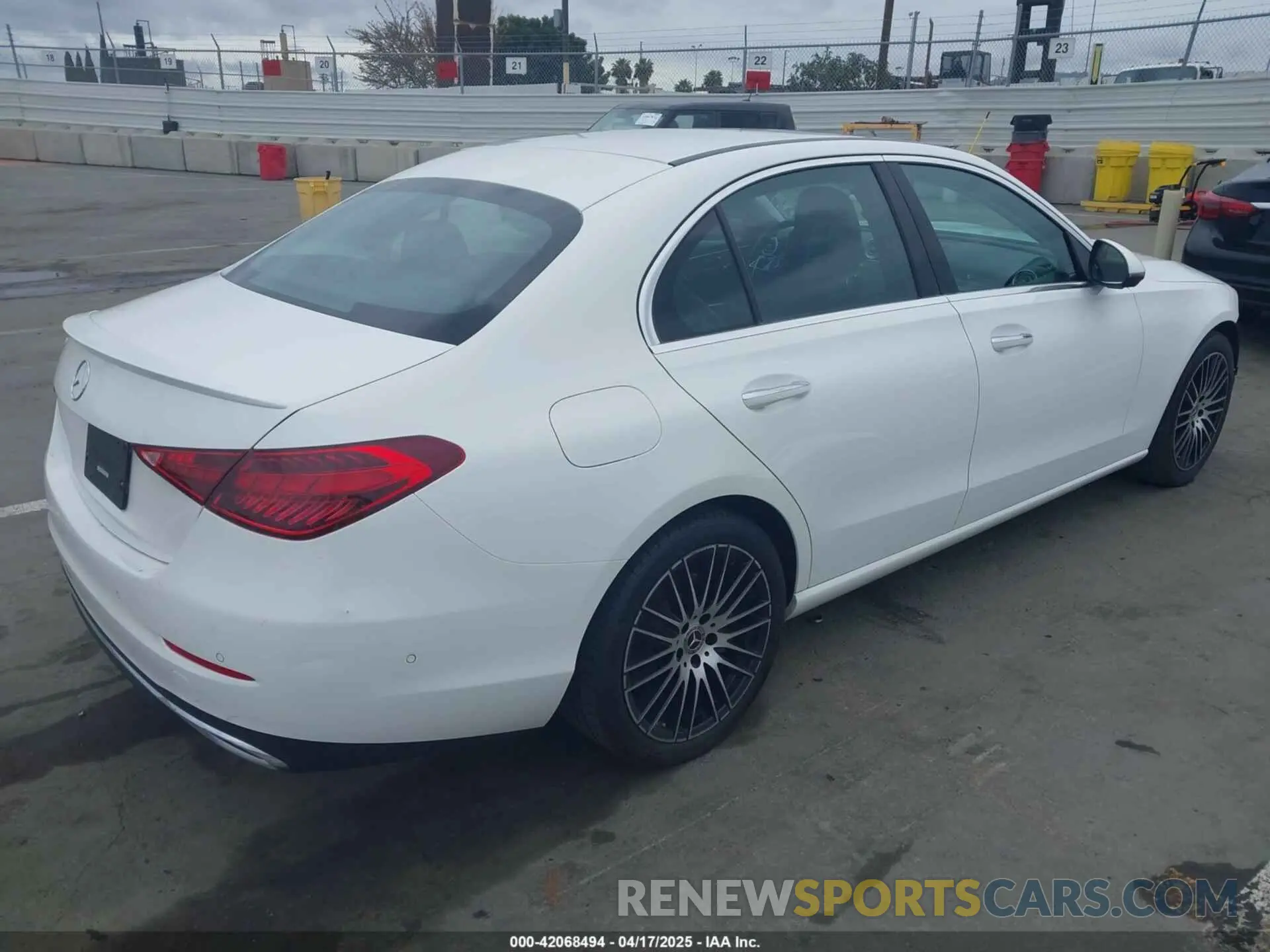 4 Photograph of a damaged car W1KAF4GB7PR099011 MERCEDES-BENZ C 300 2023