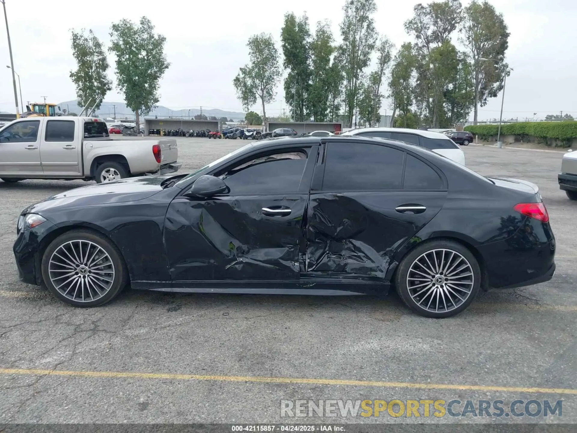 14 Photograph of a damaged car W1KAF4GB8PR136695 MERCEDES-BENZ C 300 2023