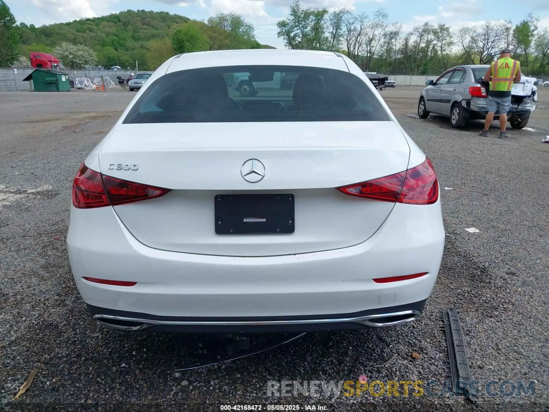 17 Photograph of a damaged car W1KAF4GBXPR094272 MERCEDES-BENZ C 300 2023