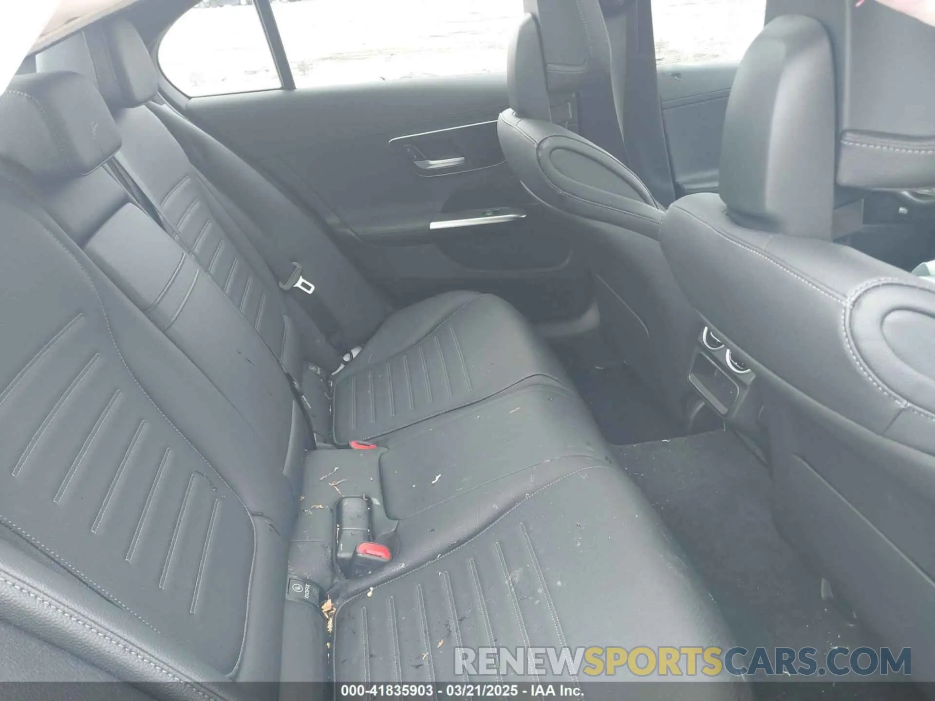 8 Photograph of a damaged car W1KAF4HB2PR082535 MERCEDES-BENZ C 300 2023