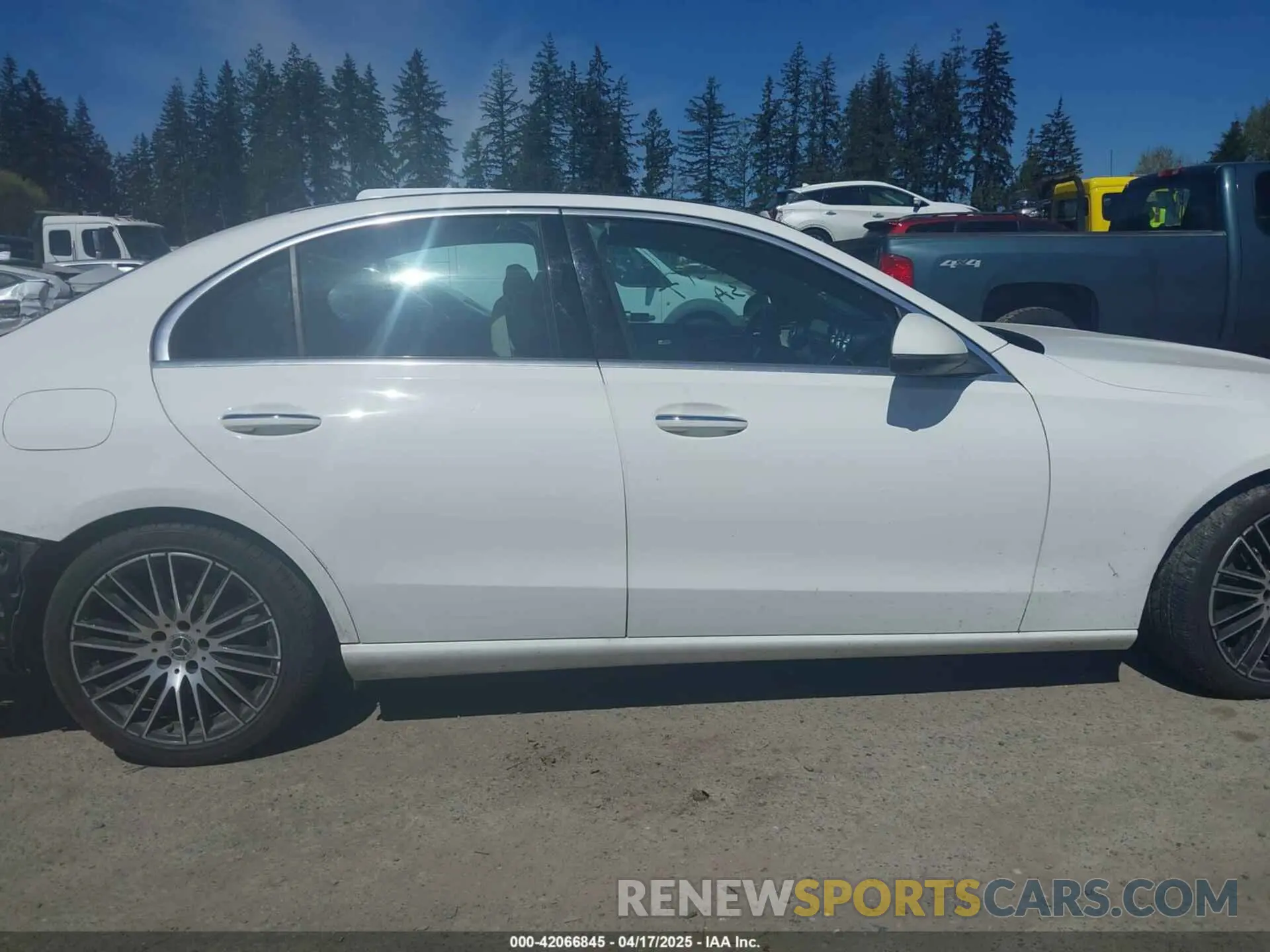 14 Photograph of a damaged car W1KAF4HB3PR138949 MERCEDES-BENZ C 300 2023