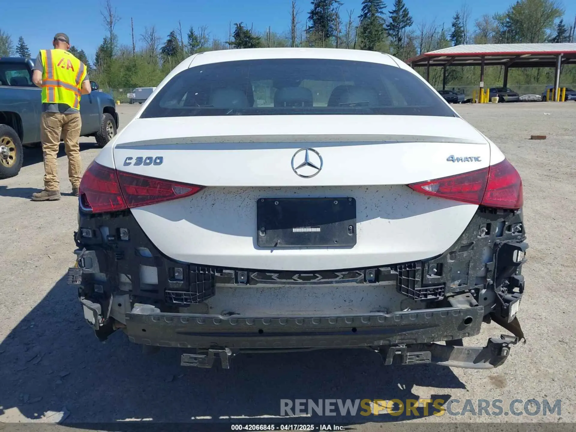 17 Photograph of a damaged car W1KAF4HB3PR138949 MERCEDES-BENZ C 300 2023