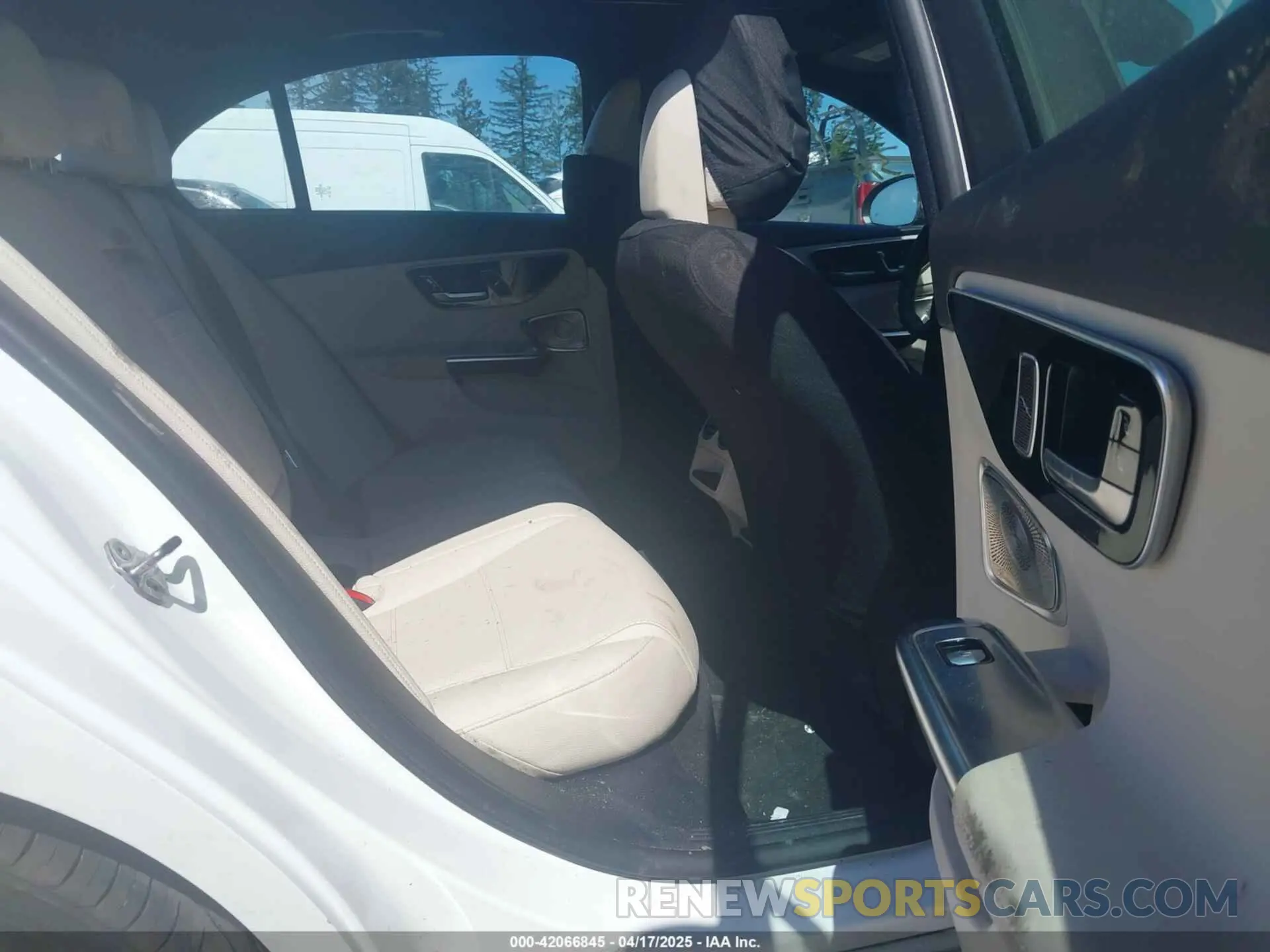 8 Photograph of a damaged car W1KAF4HB3PR138949 MERCEDES-BENZ C 300 2023