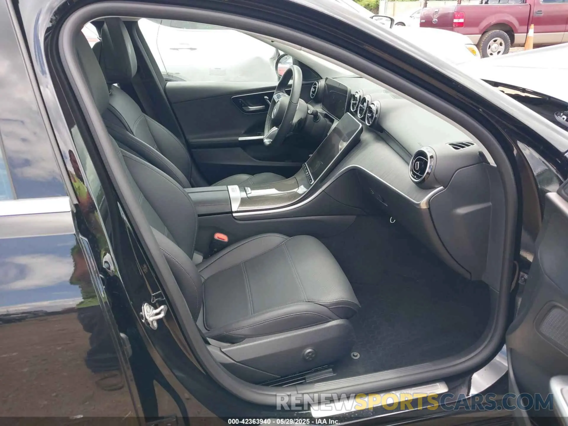 5 Photograph of a damaged car W1KAF4HB7PR120535 MERCEDES-BENZ C 300 2023