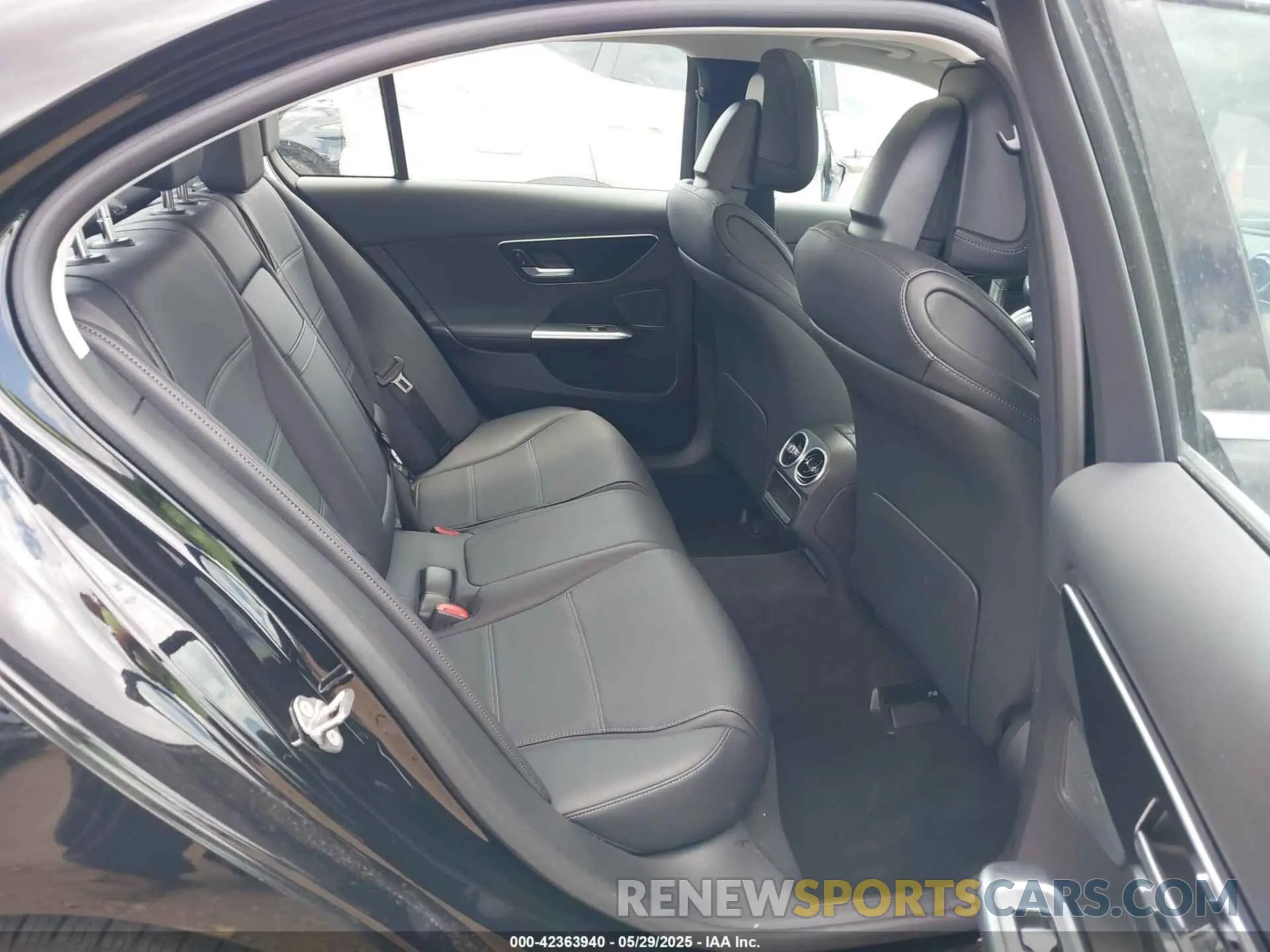 8 Photograph of a damaged car W1KAF4HB7PR120535 MERCEDES-BENZ C 300 2023