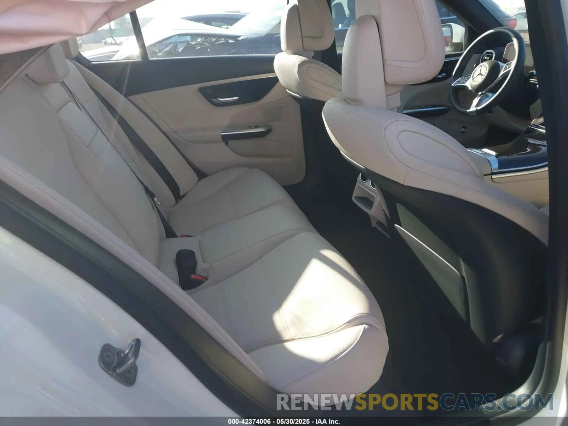 8 Photograph of a damaged car W1KAF4GB0RR234509 MERCEDES-BENZ C 300 2024