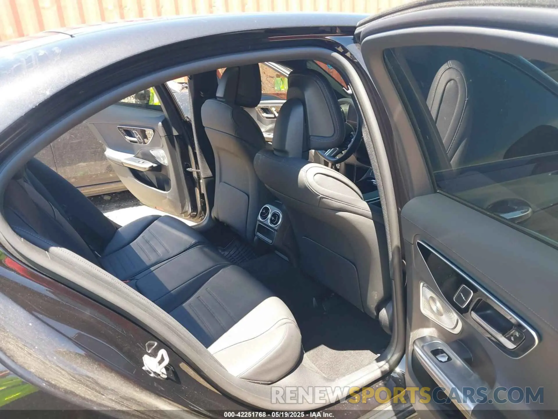 8 Photograph of a damaged car W1KAF4GB3RR226050 MERCEDES-BENZ C 300 2024