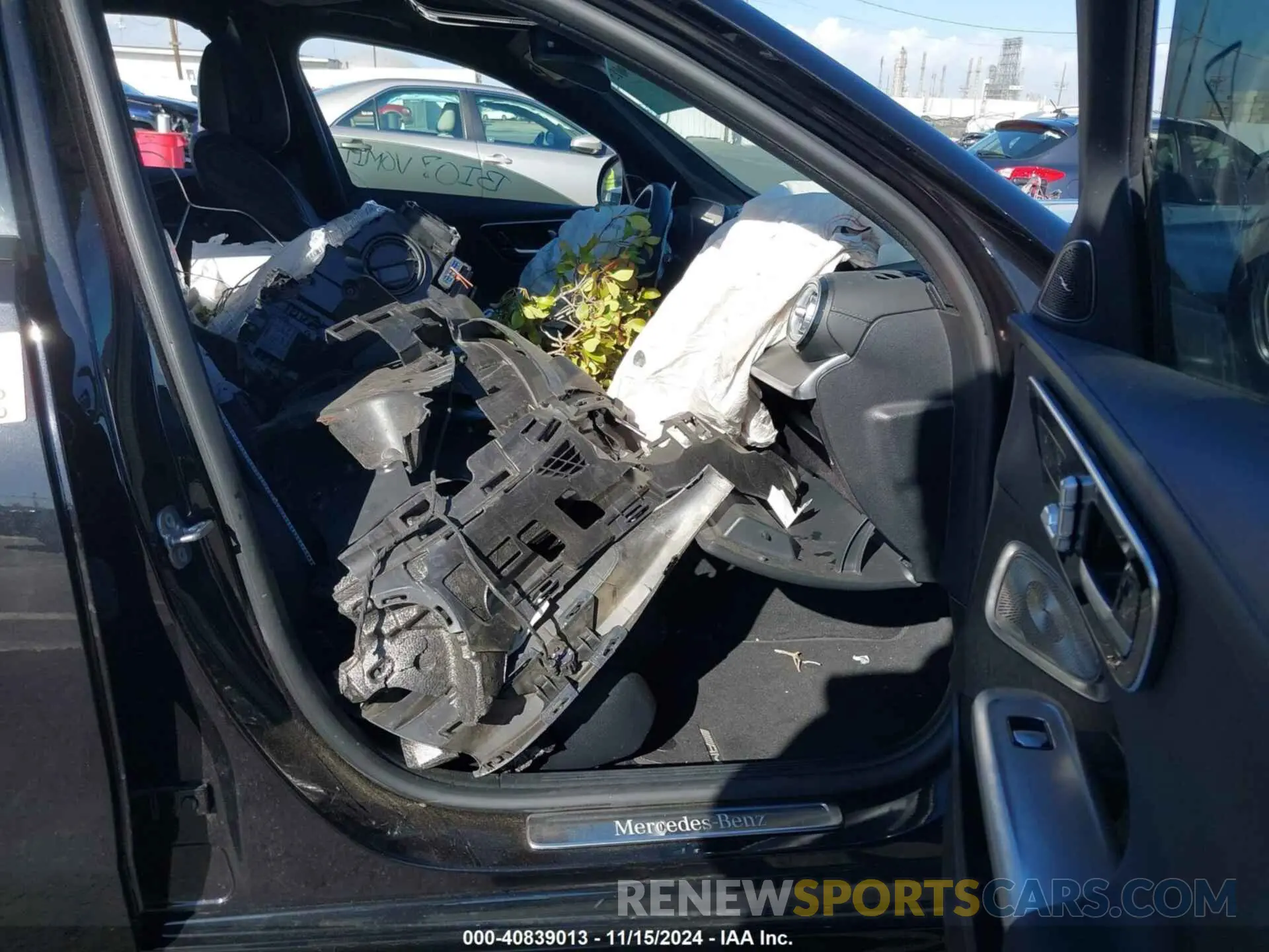 5 Photograph of a damaged car W1KAF4GB4RR215932 MERCEDES-BENZ C 300 2024
