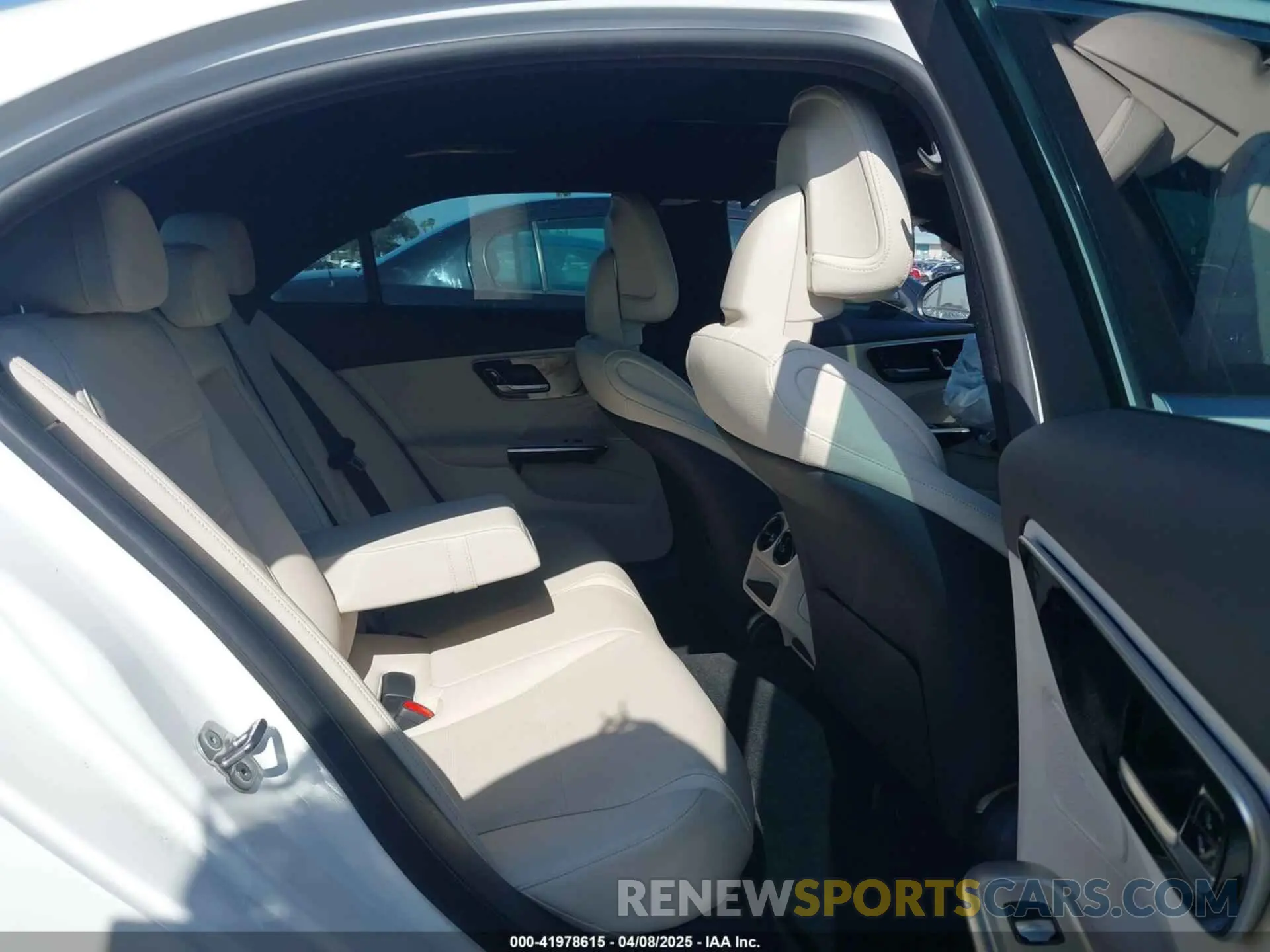 8 Photograph of a damaged car W1KAF4GB5RR236093 MERCEDES-BENZ C 300 2024