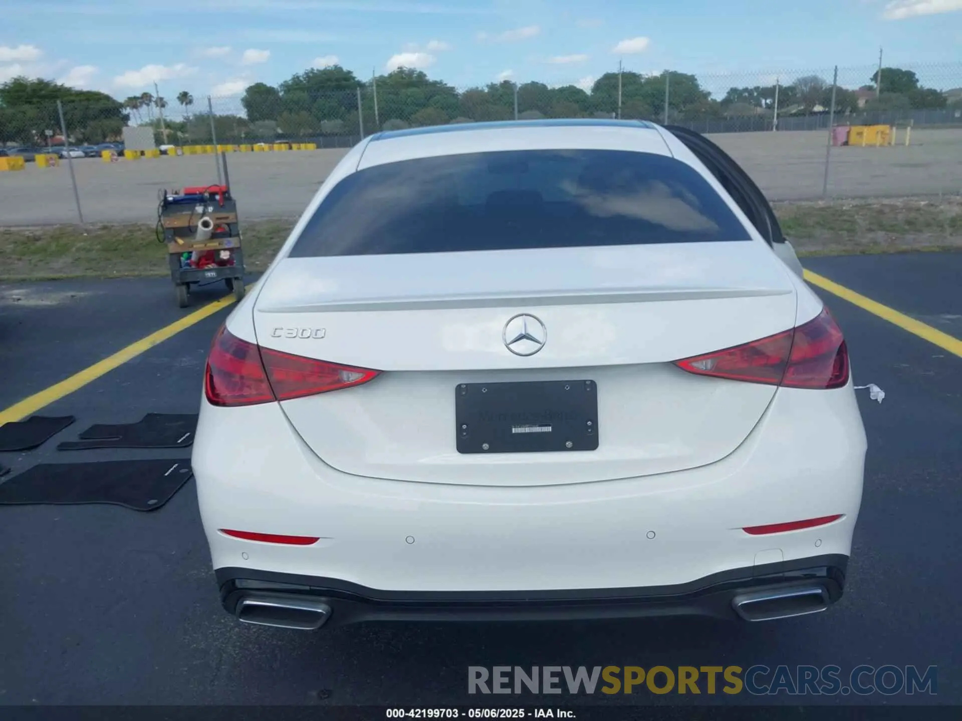 16 Photograph of a damaged car W1KAF4GB8RR226660 MERCEDES-BENZ C 300 2024