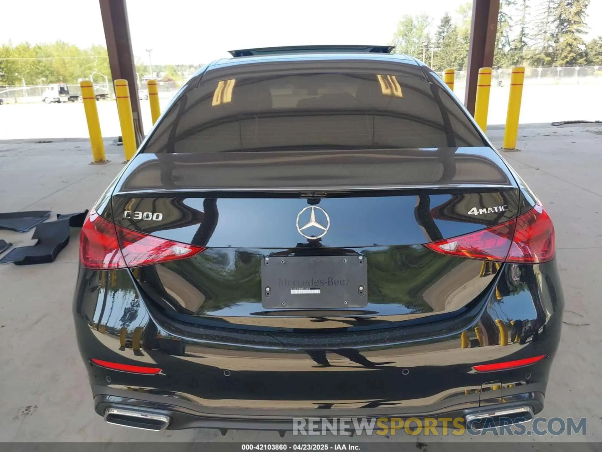15 Photograph of a damaged car W1KAF4HB0RR160815 MERCEDES-BENZ C 300 2024