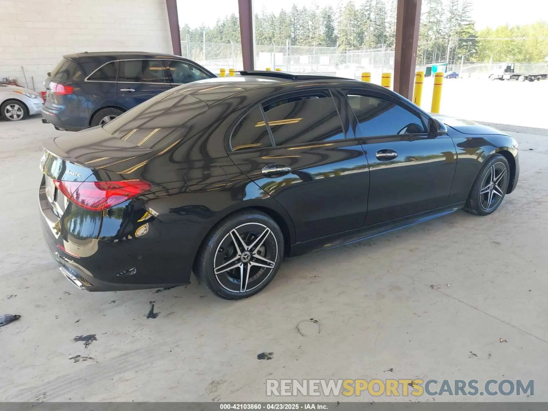 4 Photograph of a damaged car W1KAF4HB0RR160815 MERCEDES-BENZ C 300 2024