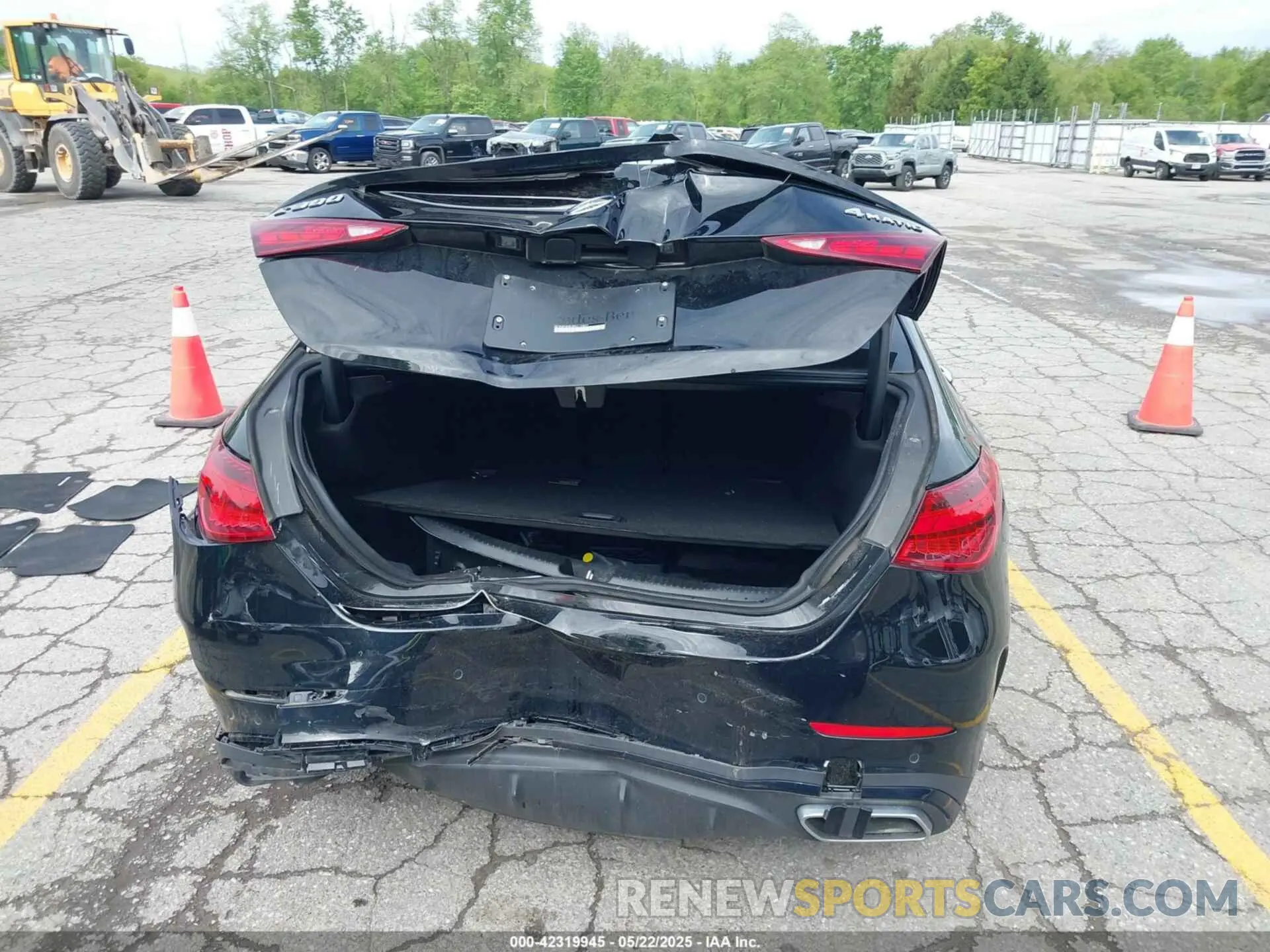 16 Photograph of a damaged car W1KAF4HB3RR212857 MERCEDES-BENZ C 300 2024