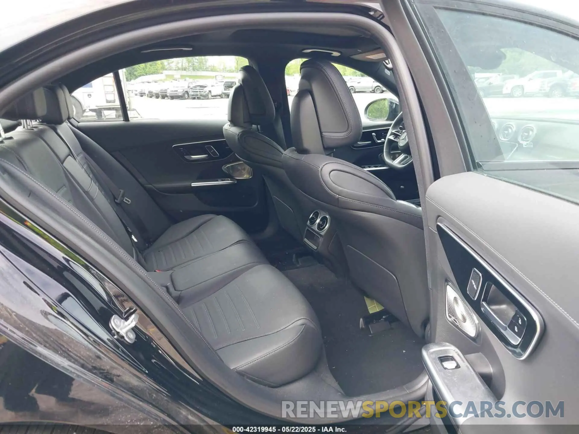 8 Photograph of a damaged car W1KAF4HB3RR212857 MERCEDES-BENZ C 300 2024