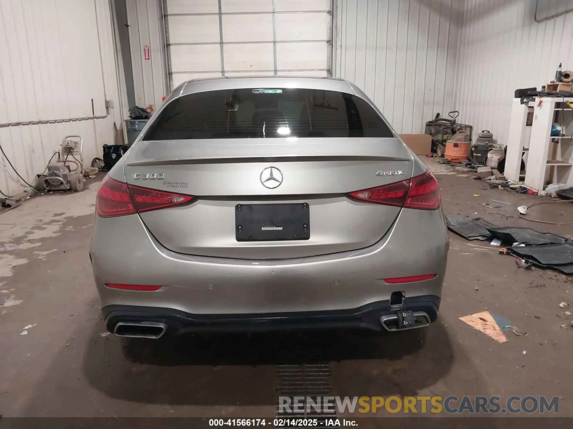 17 Photograph of a damaged car W1KAF4HB4RR160784 MERCEDES-BENZ C 300 2024