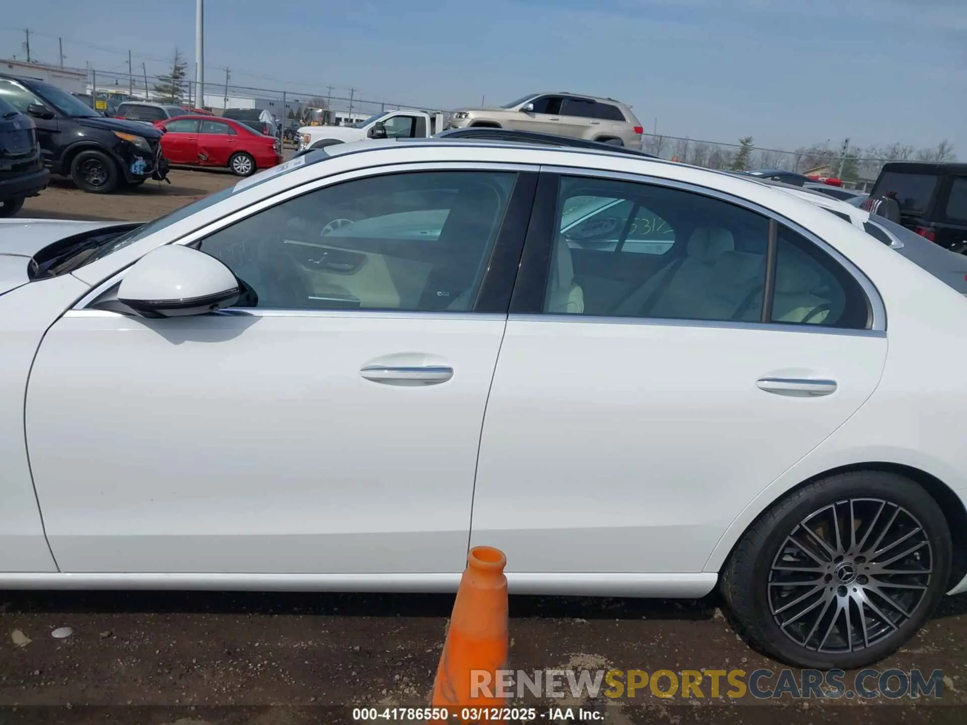14 Photograph of a damaged car W1KAF4HB6RR160723 MERCEDES-BENZ C 300 2024