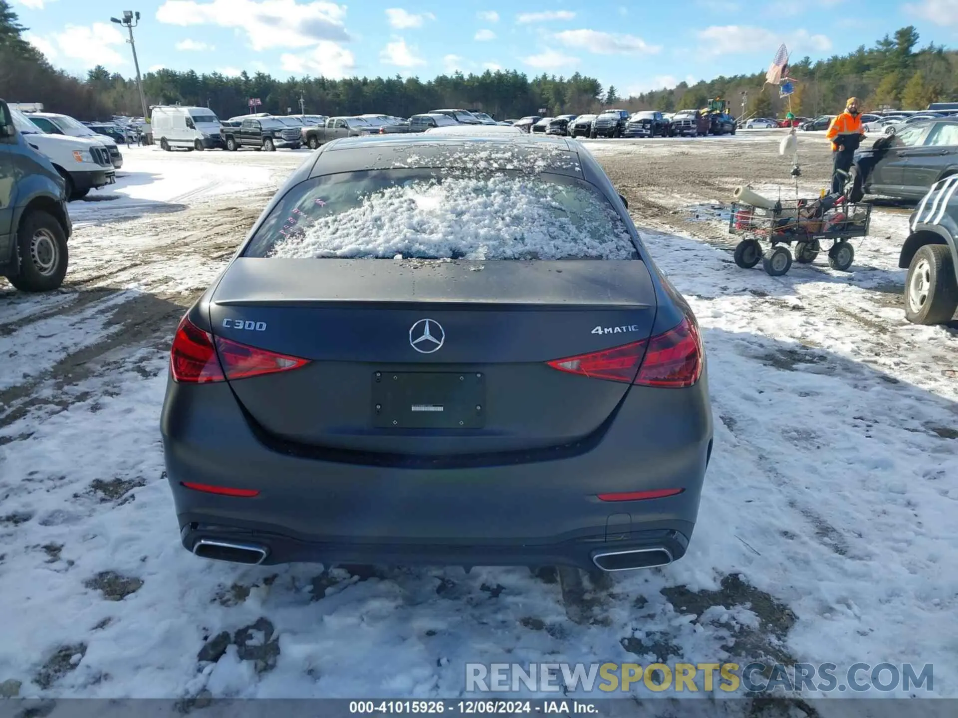 17 Photograph of a damaged car W1KAF4HB8RR172839 MERCEDES-BENZ C 300 2024