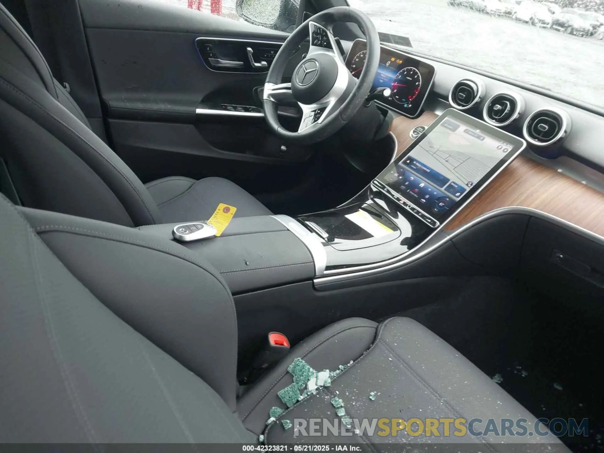 5 Photograph of a damaged car W1KAF4HBXRR224889 MERCEDES-BENZ C 300 2024