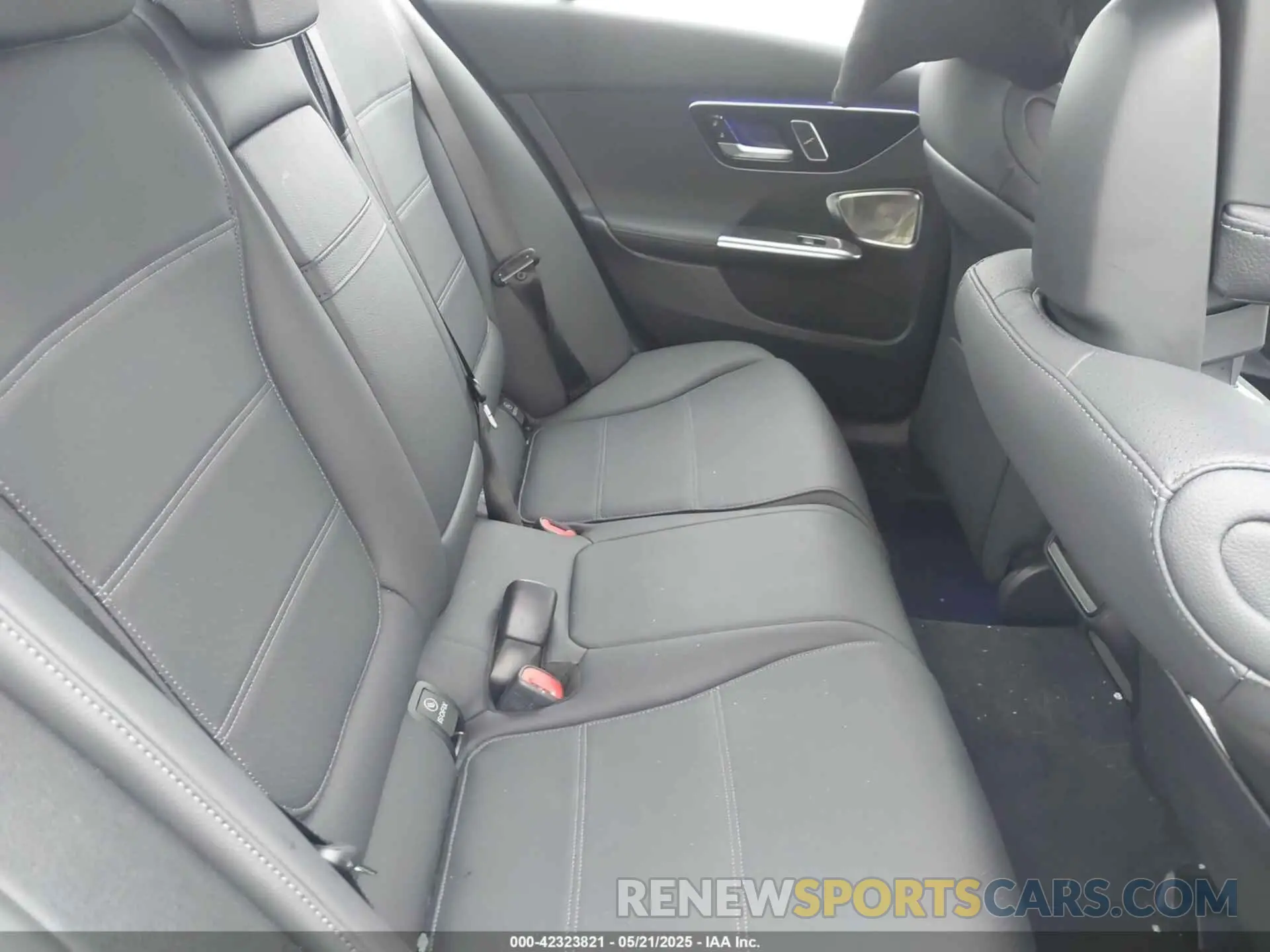 8 Photograph of a damaged car W1KAF4HBXRR224889 MERCEDES-BENZ C 300 2024