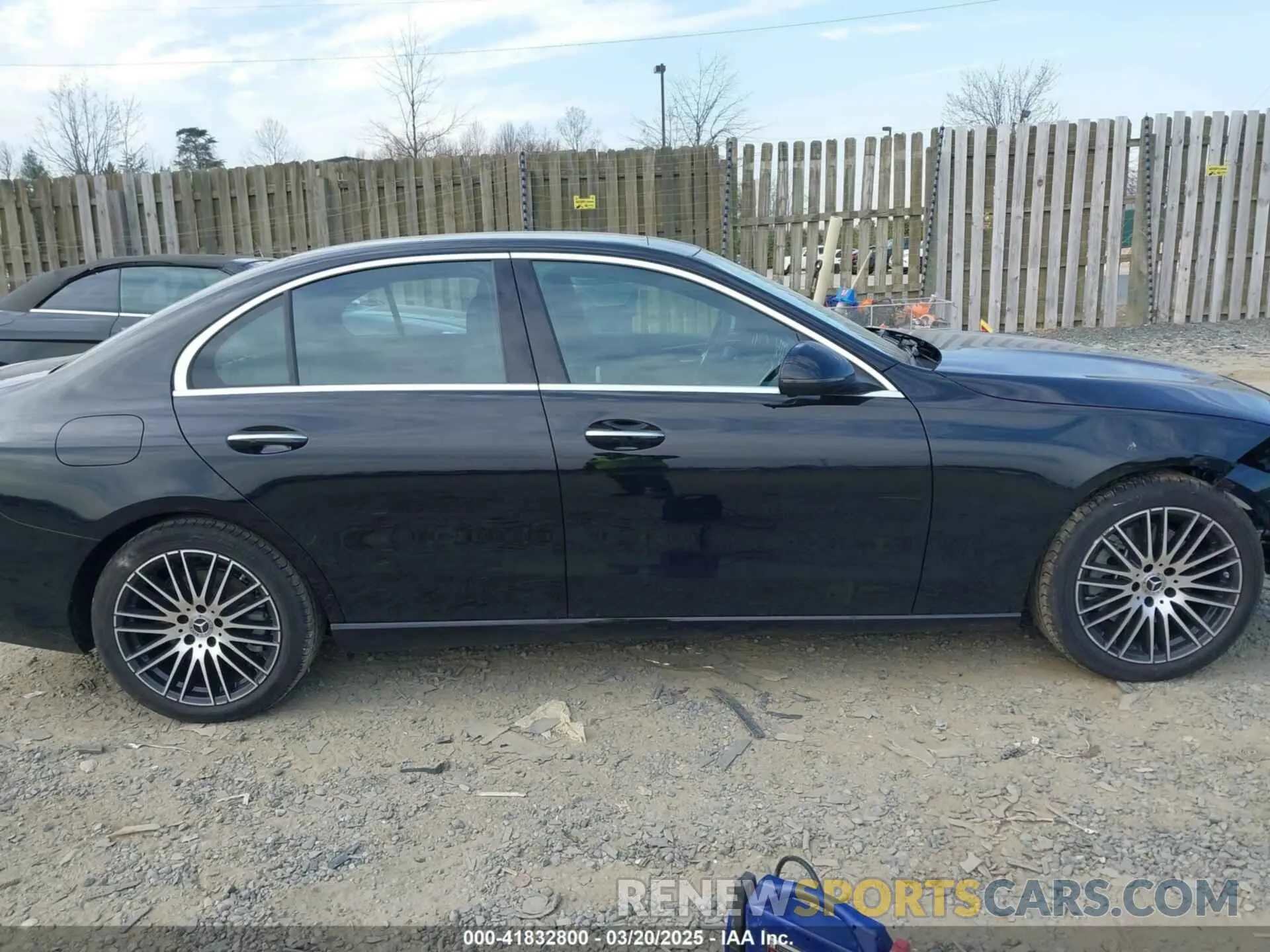 14 Photograph of a damaged car W1KAF4HB7SR253109 MERCEDES-BENZ C 300 2025