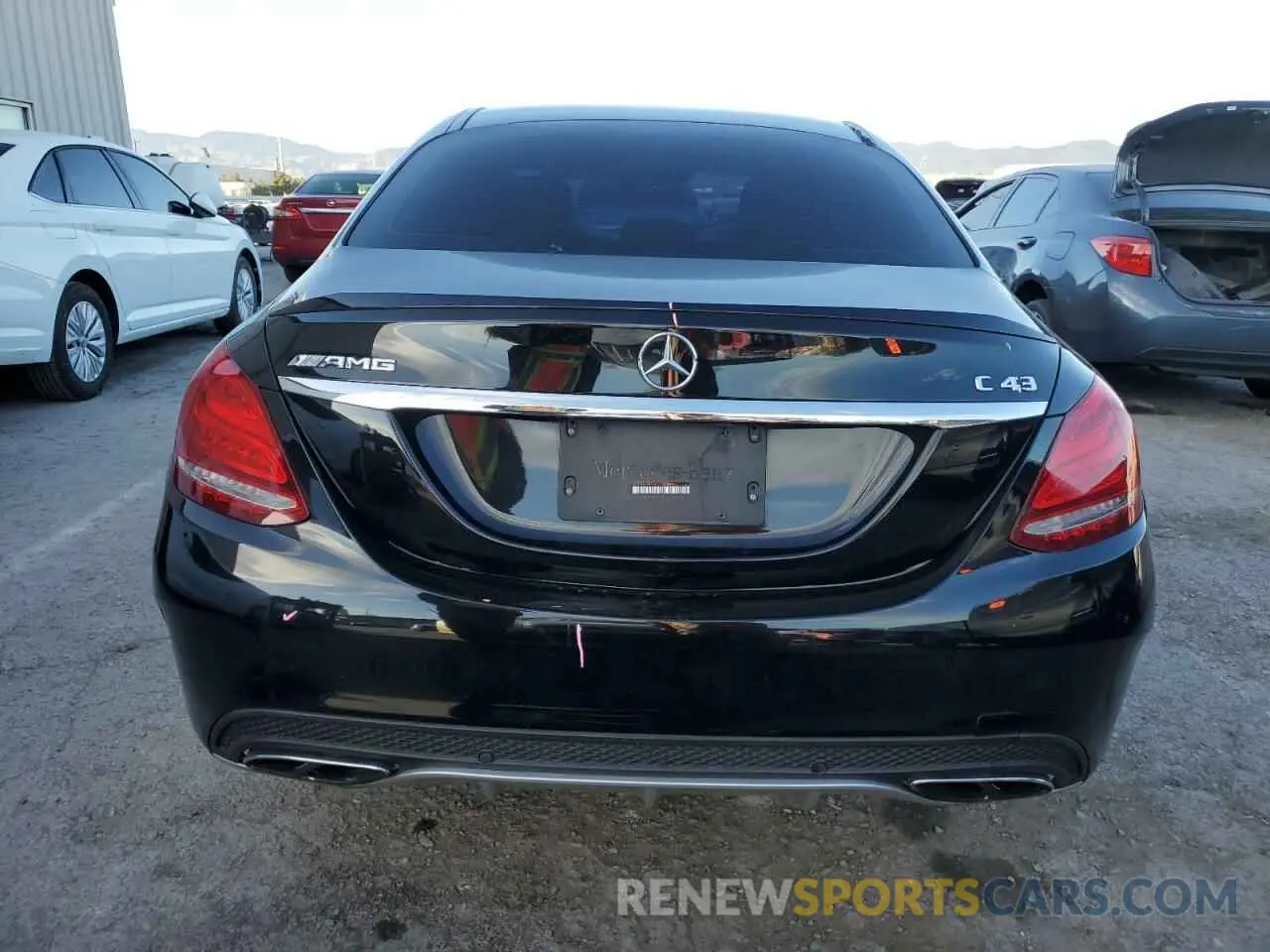6 Photograph of a damaged car 55SWF6EB2HU213985 MERCEDES-BENZ C-CLASS 2017