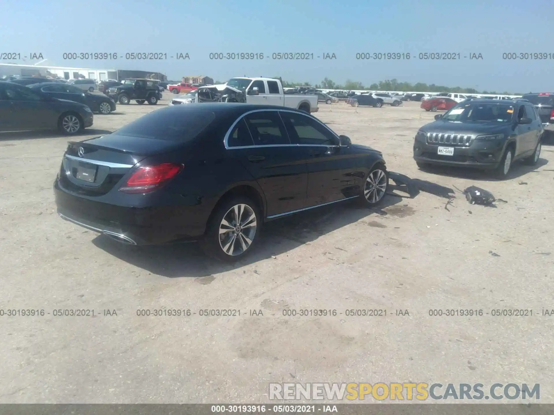 4 Photograph of a damaged car 55SWF8DB2KU289307 MERCEDES-BENZ C-CLASS 2019