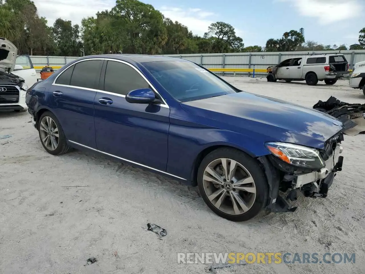 4 Photograph of a damaged car 55SWF8DB2KU295639 MERCEDES-BENZ C-CLASS 2019
