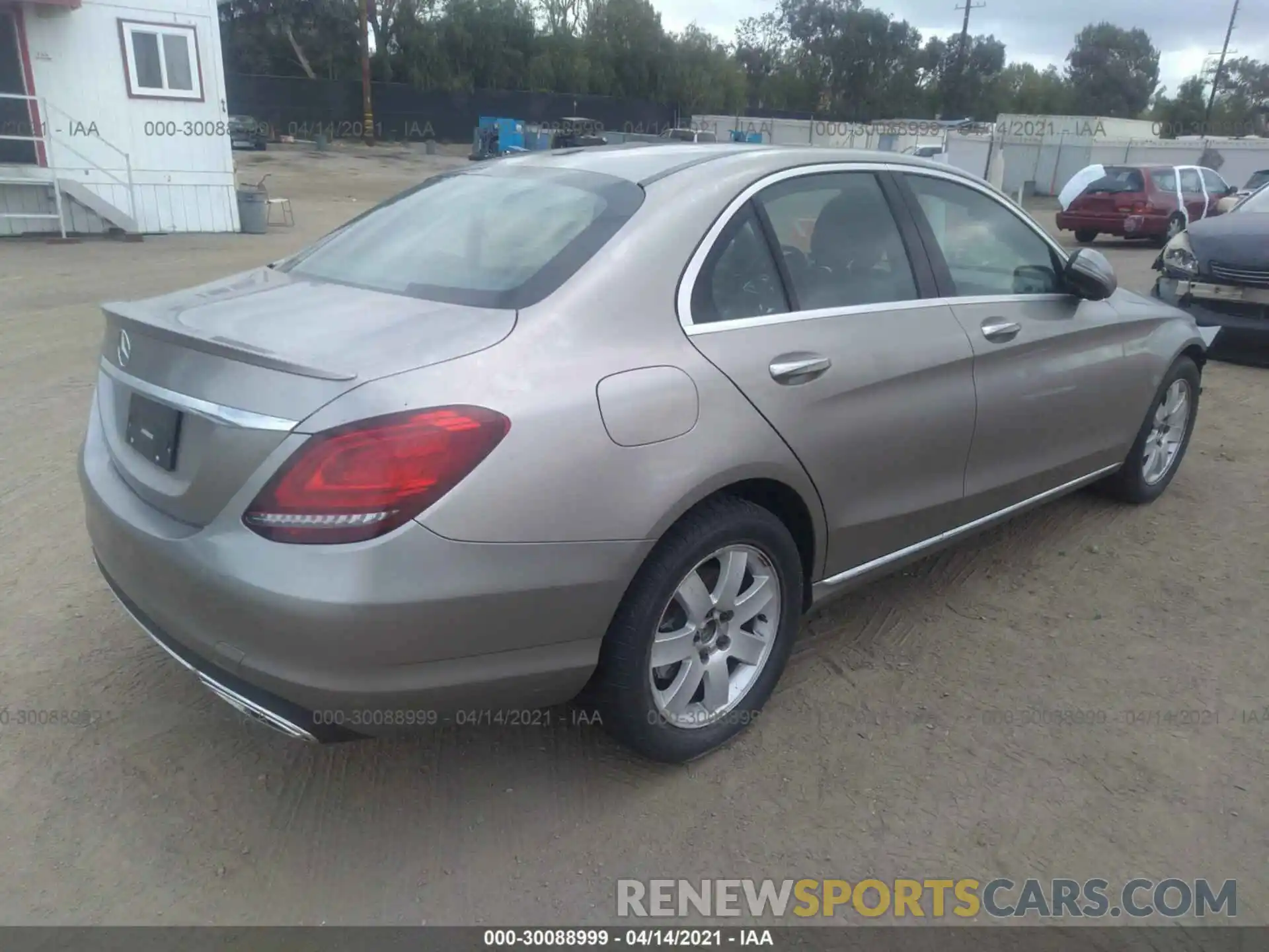 4 Photograph of a damaged car 55SWF8DB4KU288496 MERCEDES-BENZ C-CLASS 2019