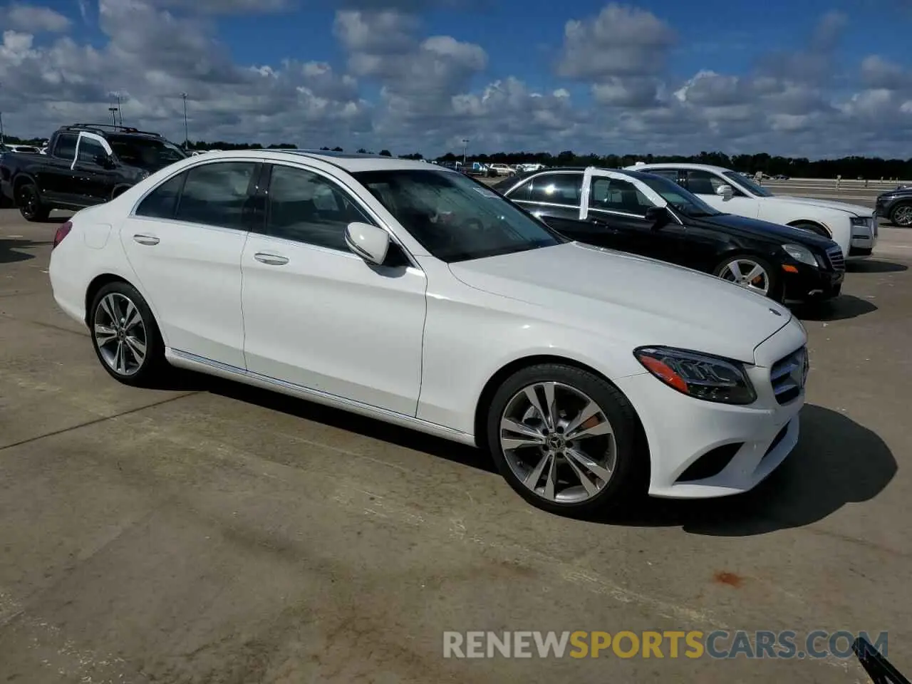 4 Photograph of a damaged car 55SWF8DB5KU297319 MERCEDES-BENZ C-CLASS 2019