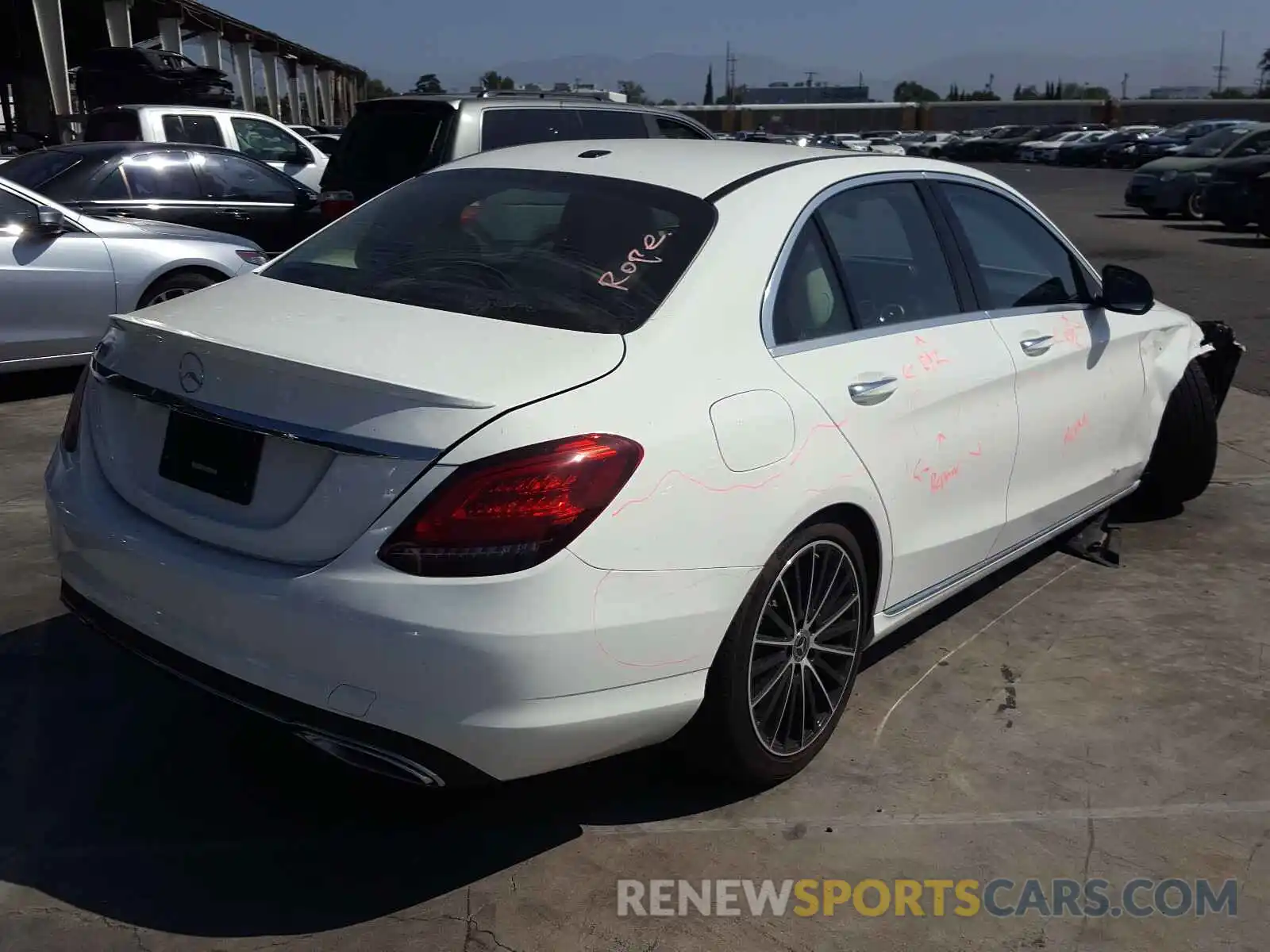 4 Photograph of a damaged car 55SWF8DB5KU314670 MERCEDES-BENZ C CLASS 2019