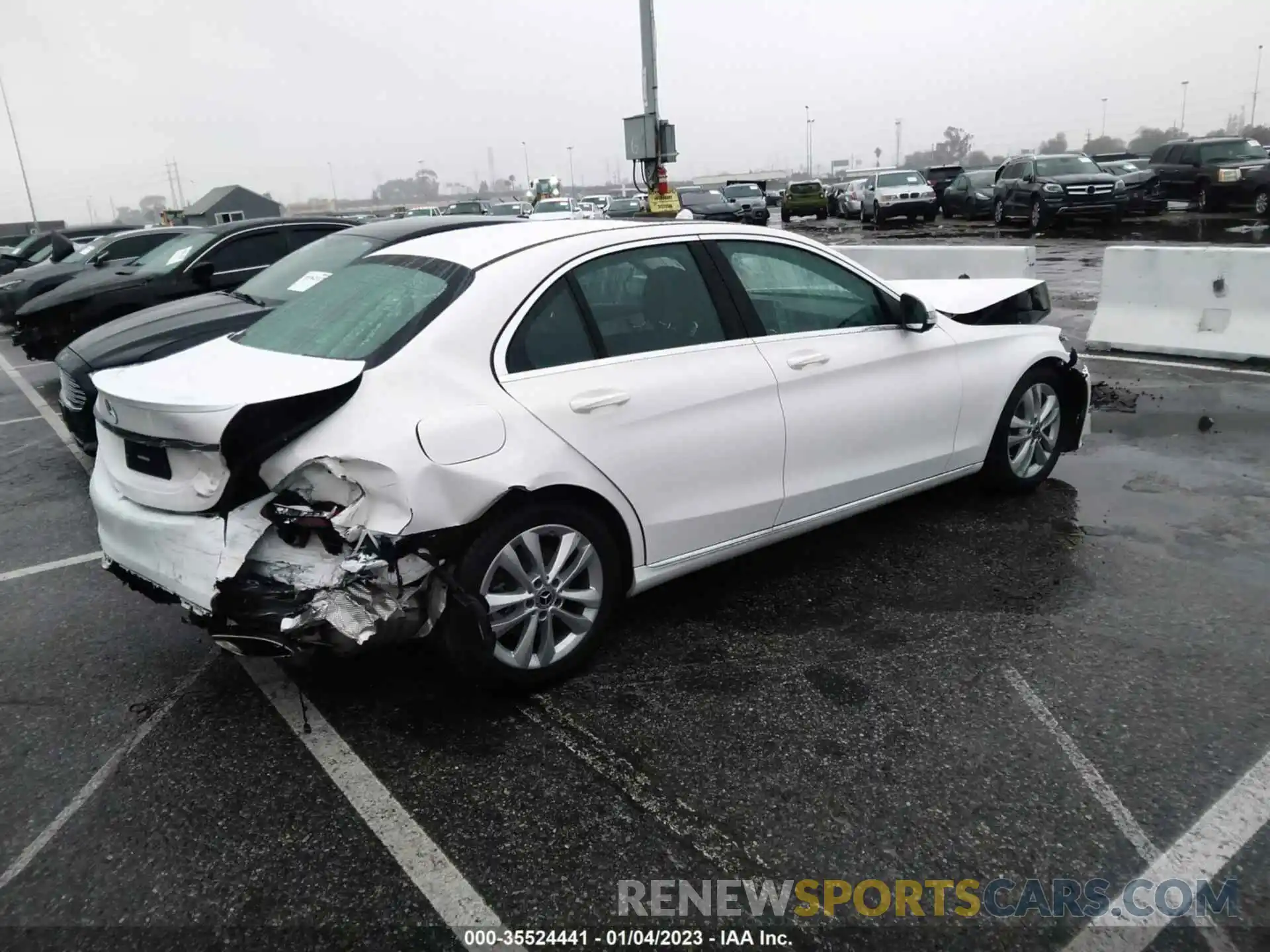 4 Photograph of a damaged car 55SWF8DB6KU293232 MERCEDES-BENZ C-CLASS 2019