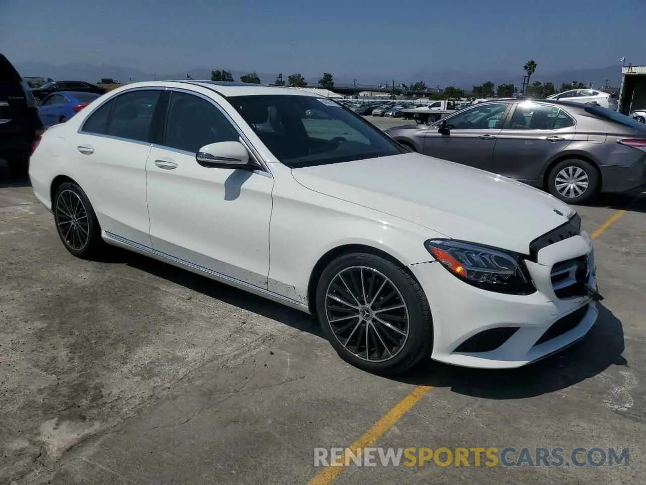 4 Photograph of a damaged car 55SWF8DB6KU296308 MERCEDES-BENZ C-CLASS 2019