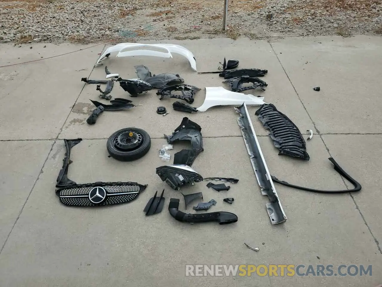 12 Photograph of a damaged car 55SWF8DB7KU314704 MERCEDES-BENZ C-CLASS 2019