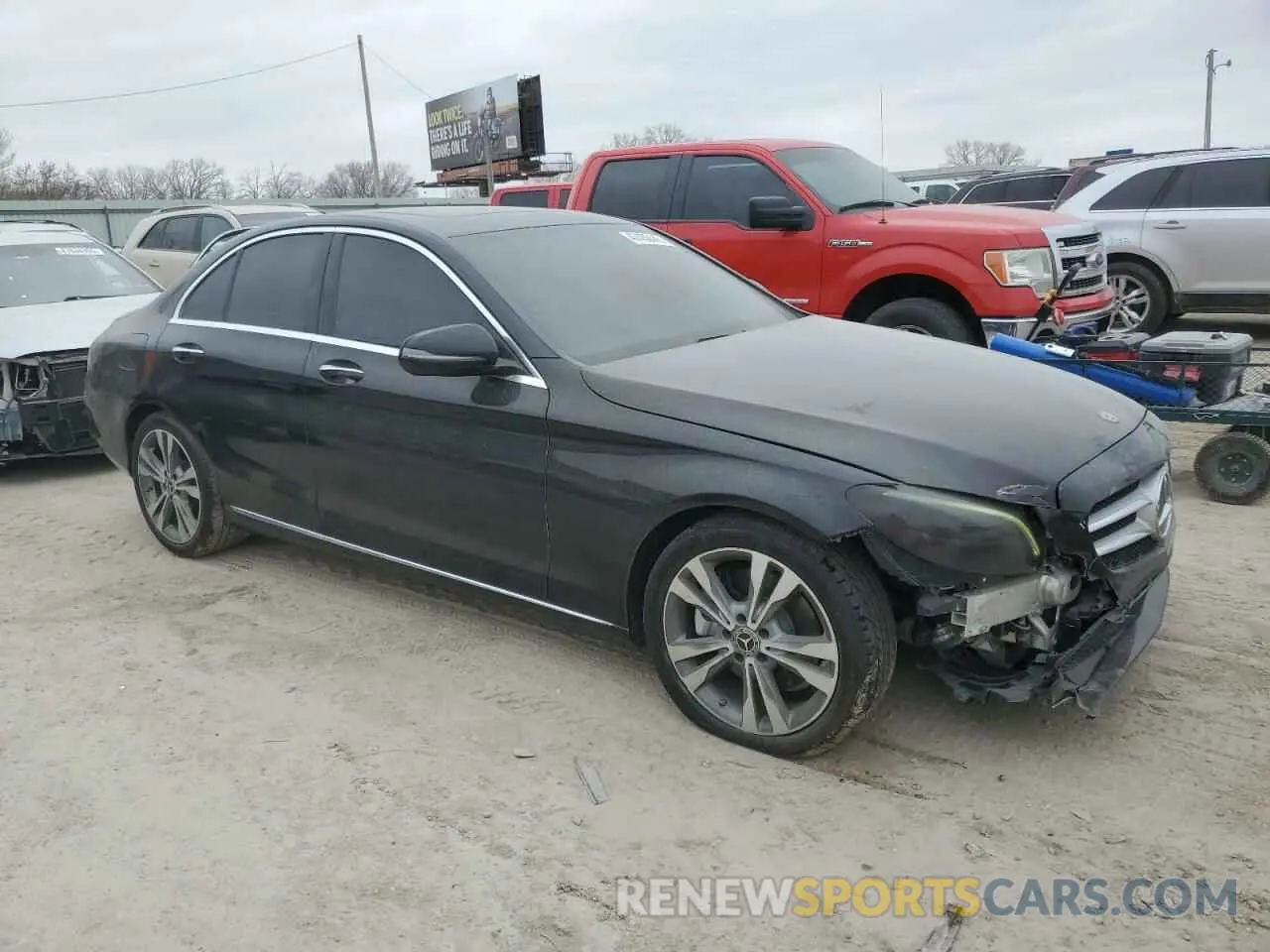 4 Photograph of a damaged car 55SWF8DB8KU293605 MERCEDES-BENZ C-CLASS 2019