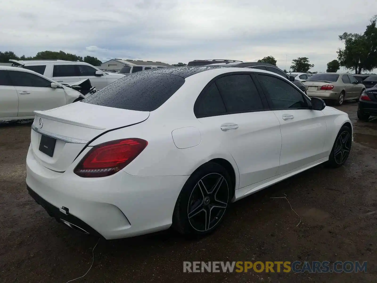 4 Photograph of a damaged car 55SWF8DB8KU294446 MERCEDES-BENZ C CLASS 2019